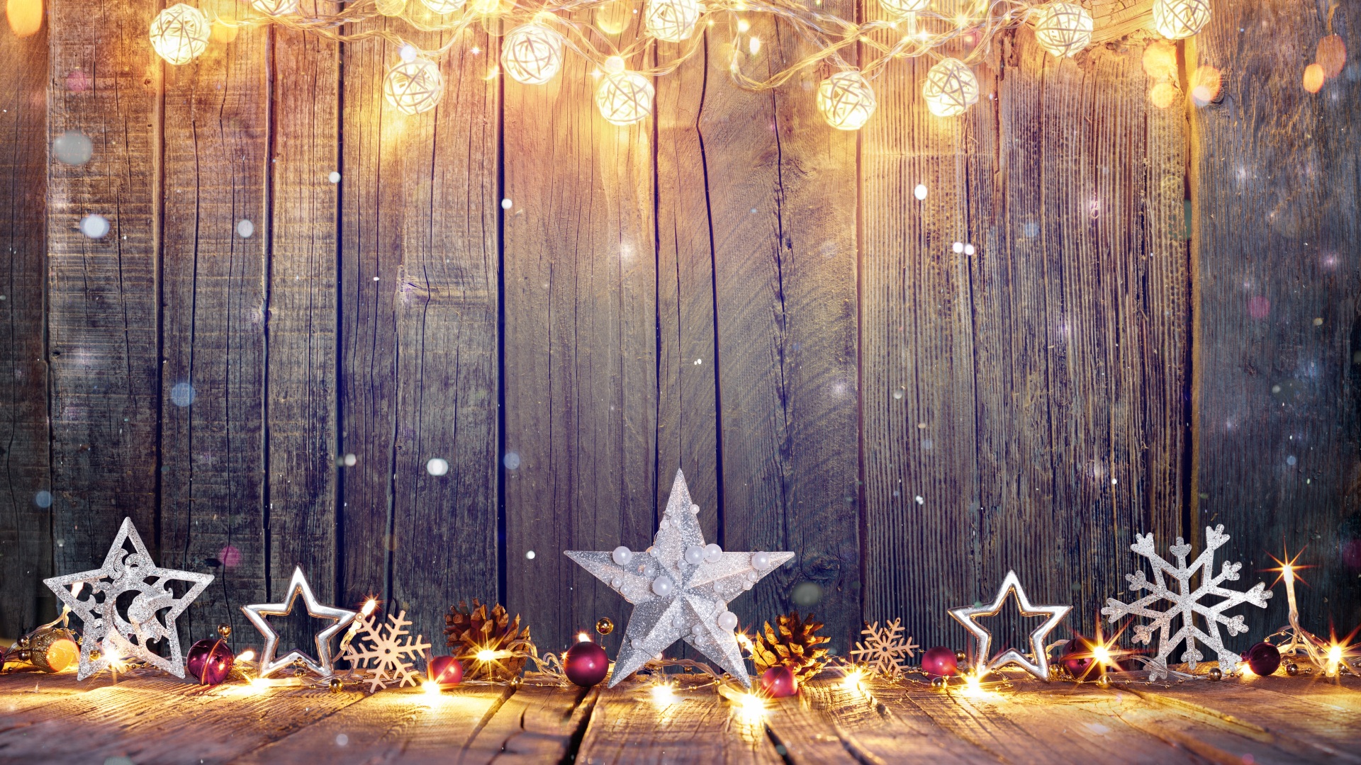 Christmas star: Ánh sao đêm Giáng Sinh luôn là niềm hy vọng và niềm tin cho mọi người trên khắp thế giới. Hãy ngắm nhìn hình ảnh ánh sáng của ngôi sao Giáng Sinh để cảm nhận được tình yêu và sự bình an mà nó mang lại.