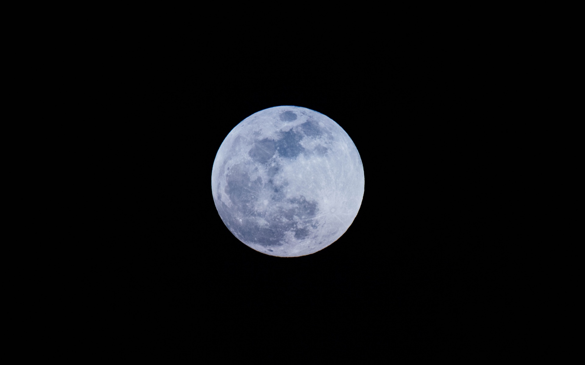 Mặt trăng đầy là một trong những hiện tượng thiên văn đẹp nhất của đêm. Hãy ngắm nhìn các hình ảnh đầy tính nghệ thuật của mặt trăng đầy để cảm nhận thêm lòng yêu thích và sự bình yên mà nó mang lại.
