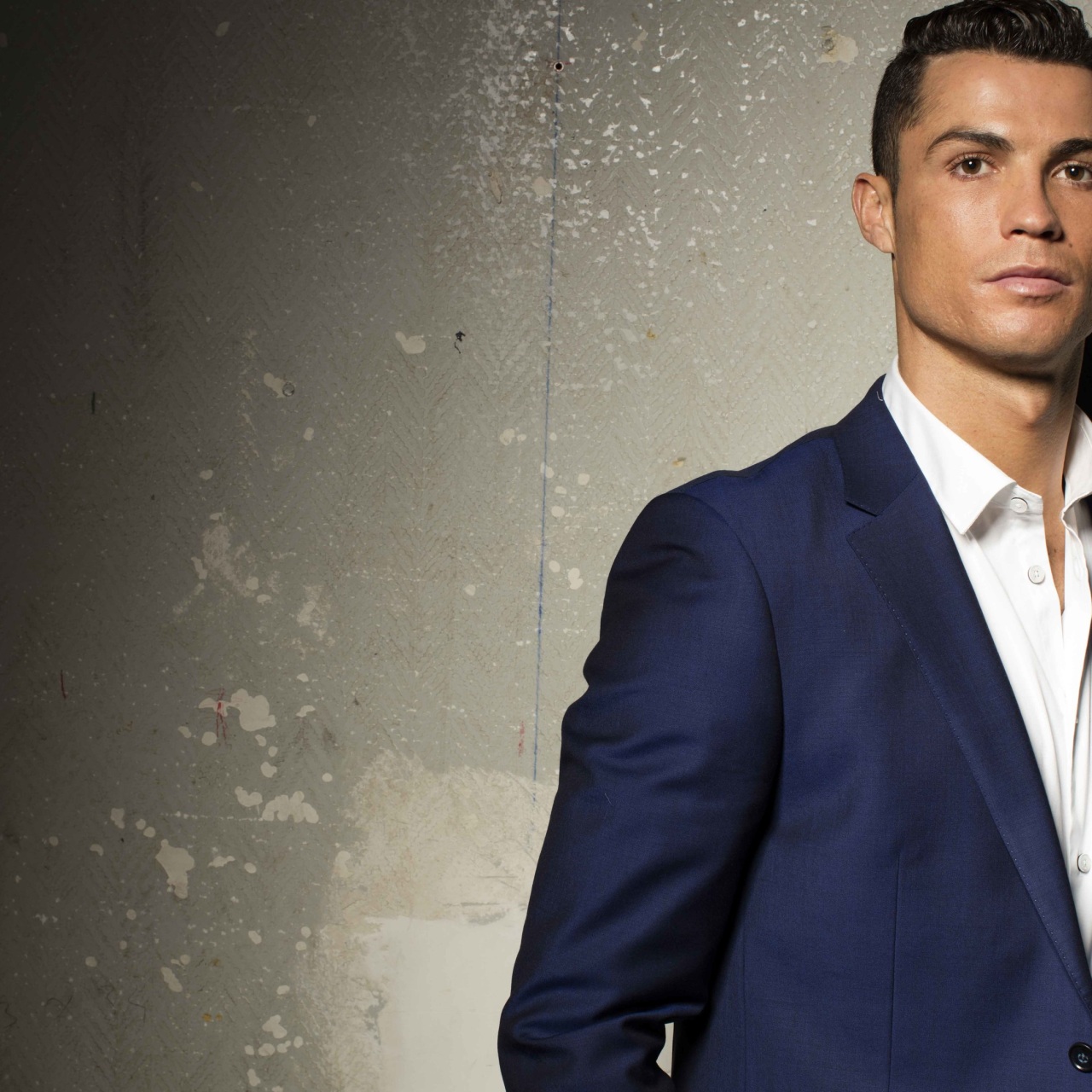 Bạn có đang tìm kiếm một hình nền Cristiano Ronaldo với độ phân giải cao? Chúng tôi có thể cung cấp cho bạn một hình nền 4K Ronaldo đẹp như mơ. Hình nền này có độ nét rõ tuyệt vời, khiến cho bạn có thể chiêm ngưỡng sắc đẹp vô cùng chi tiết trên hình nền. Hãy nhanh tay tải ngay!