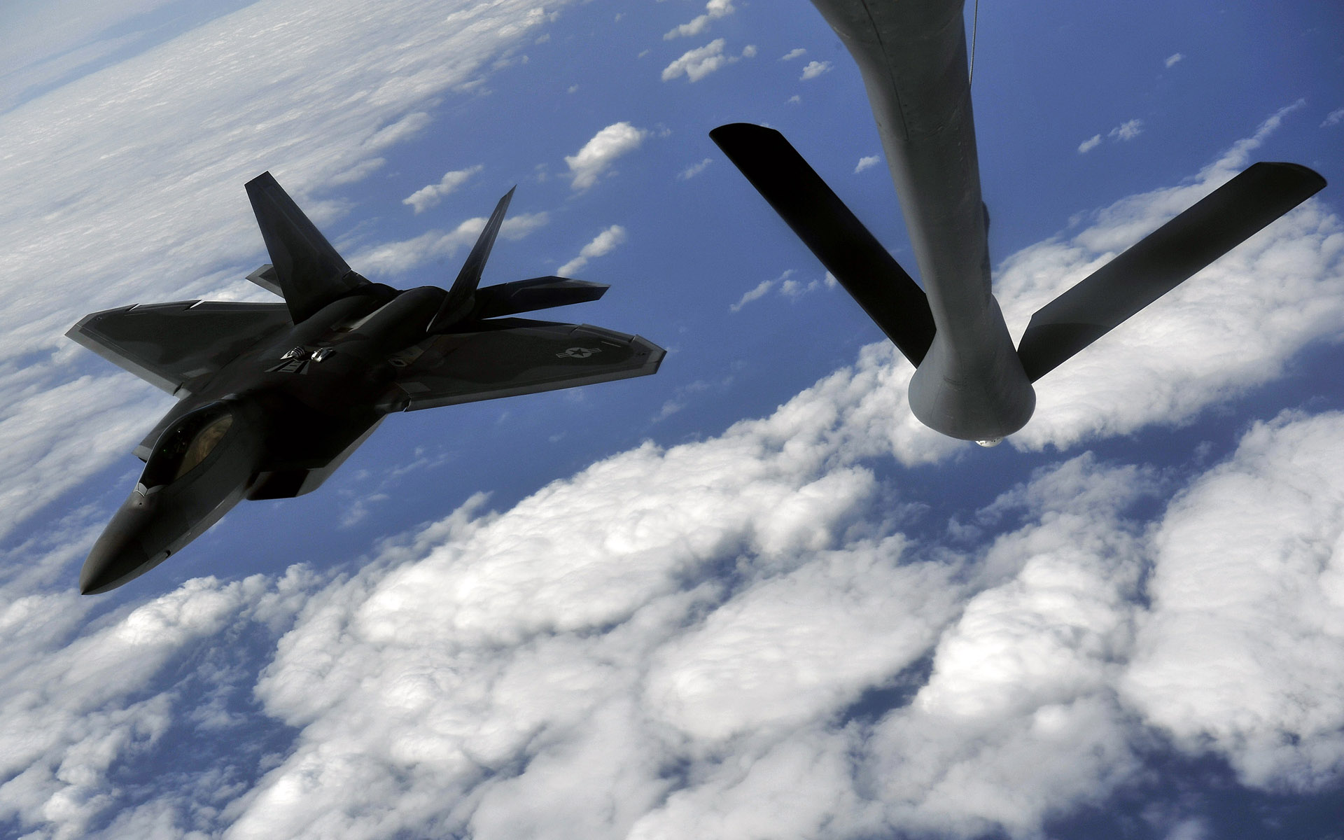 Wallpaper 4k F 22 Raptor Prepares To Refuel Prepares Raptor Refuel