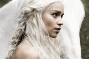 Game of Thrones Emilia Clarke with horse white hair