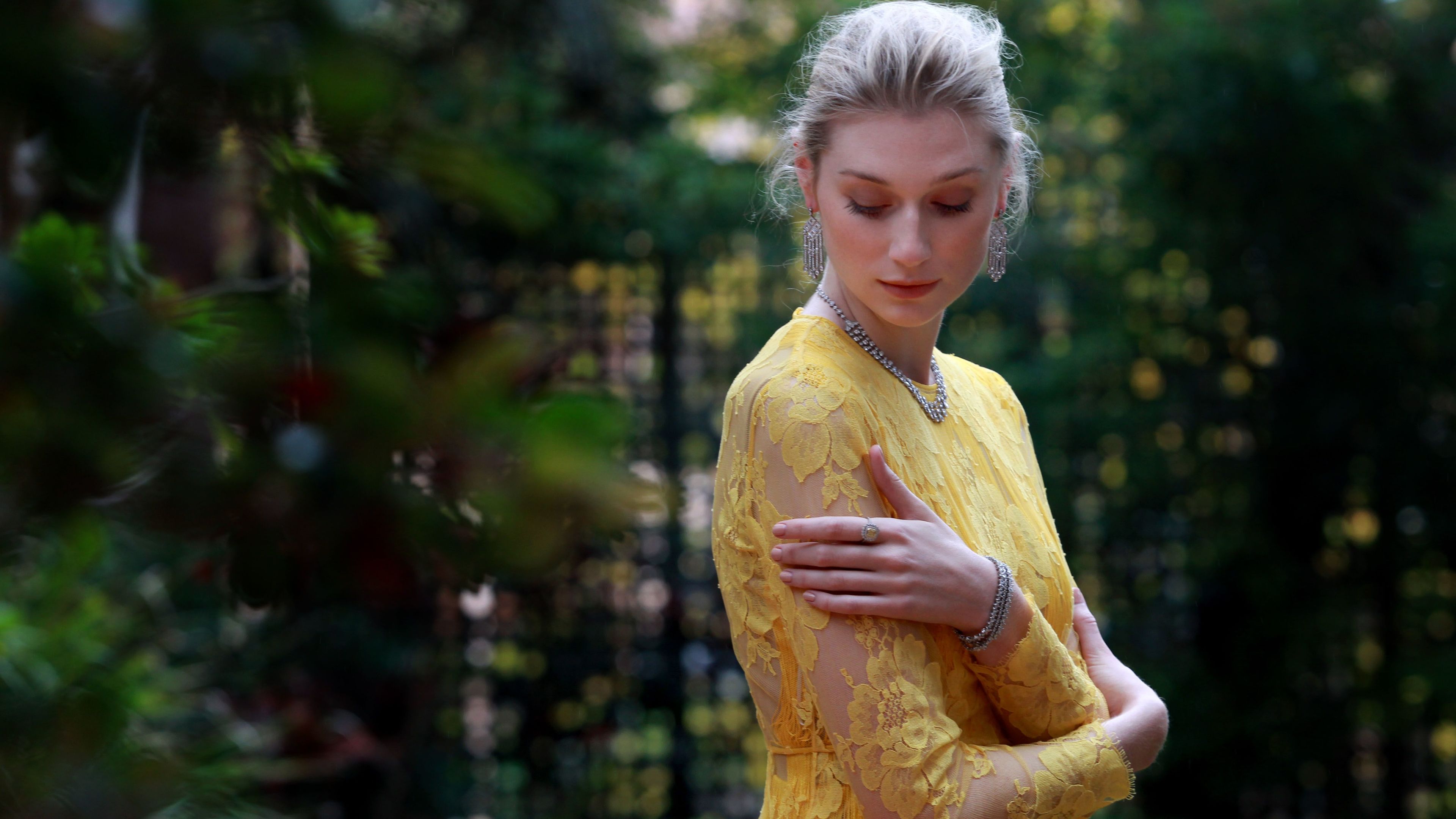 2019 elizabeth debicki 1536948075