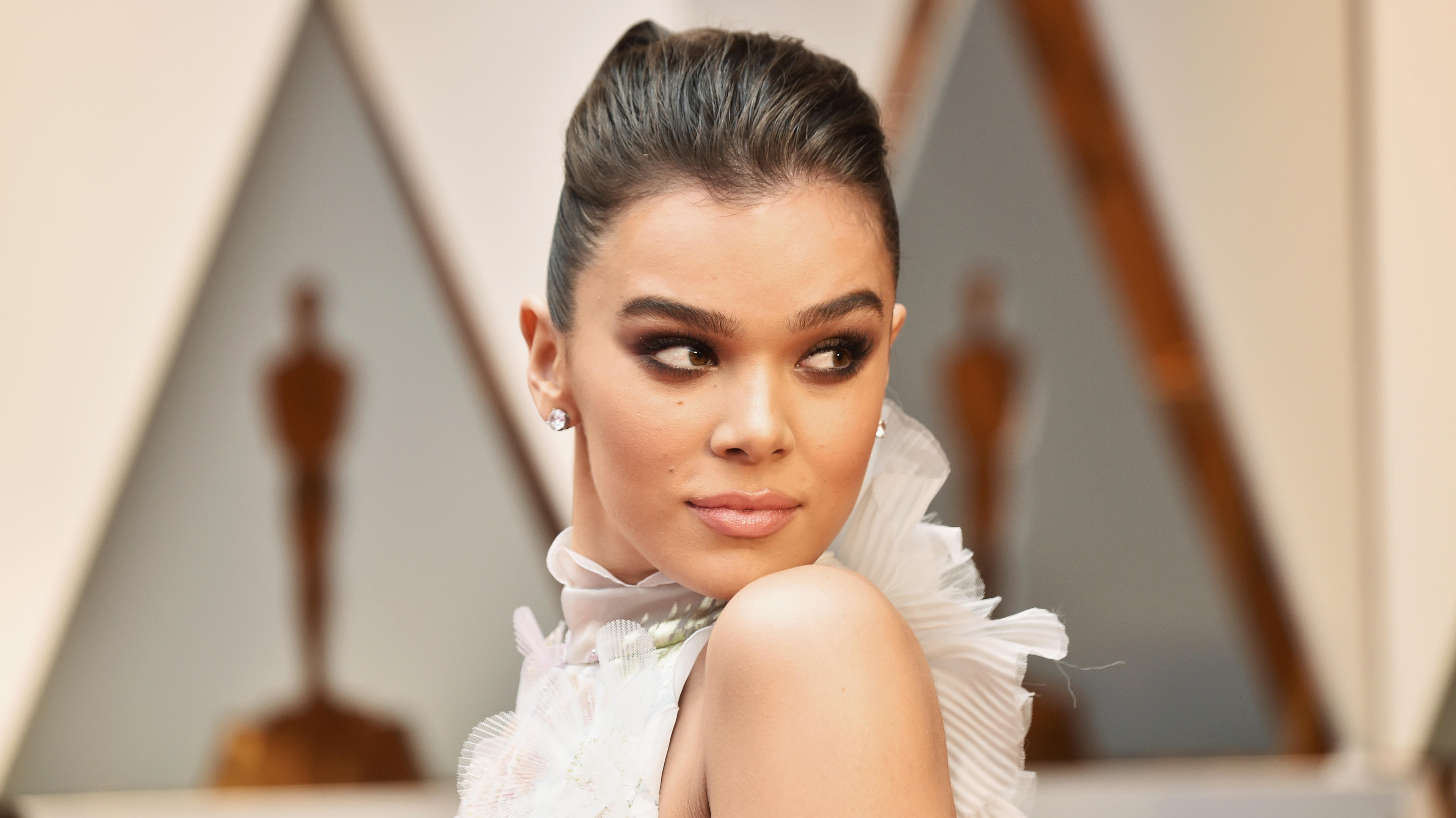 2019 hailee steinfeld 1536862698