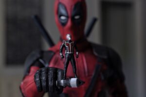 ant man standing on deadpool gun 1536522736