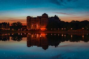 building starry sky architecture sunset reflection 4k 1538067092