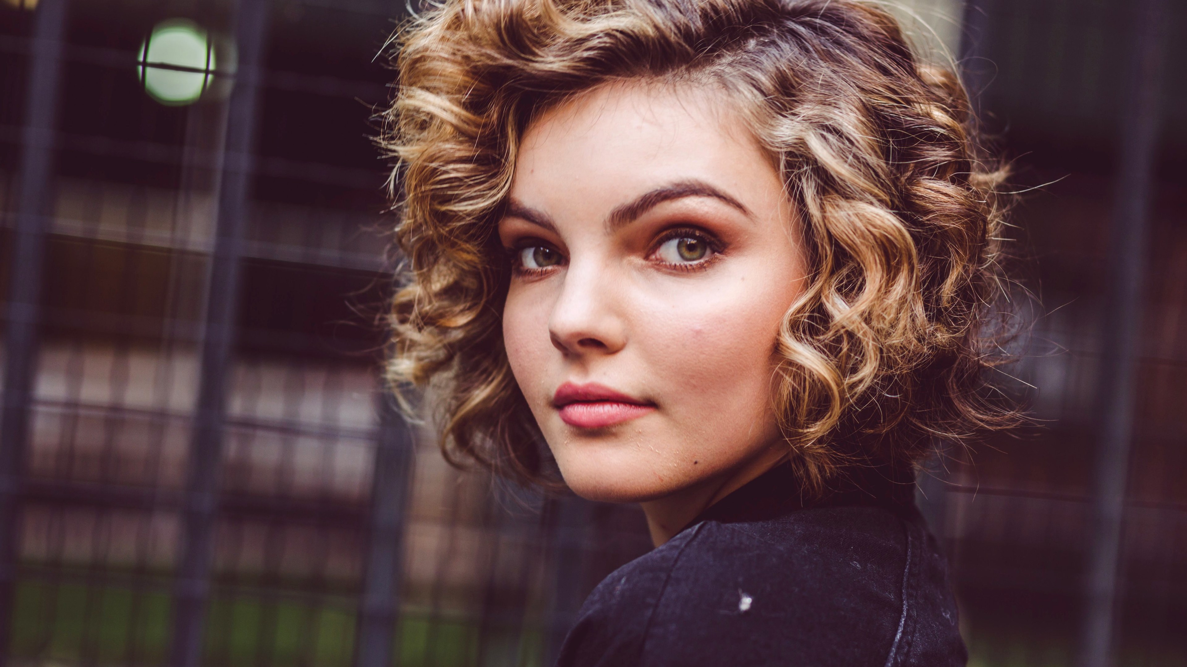 camren bicondova 1536857130