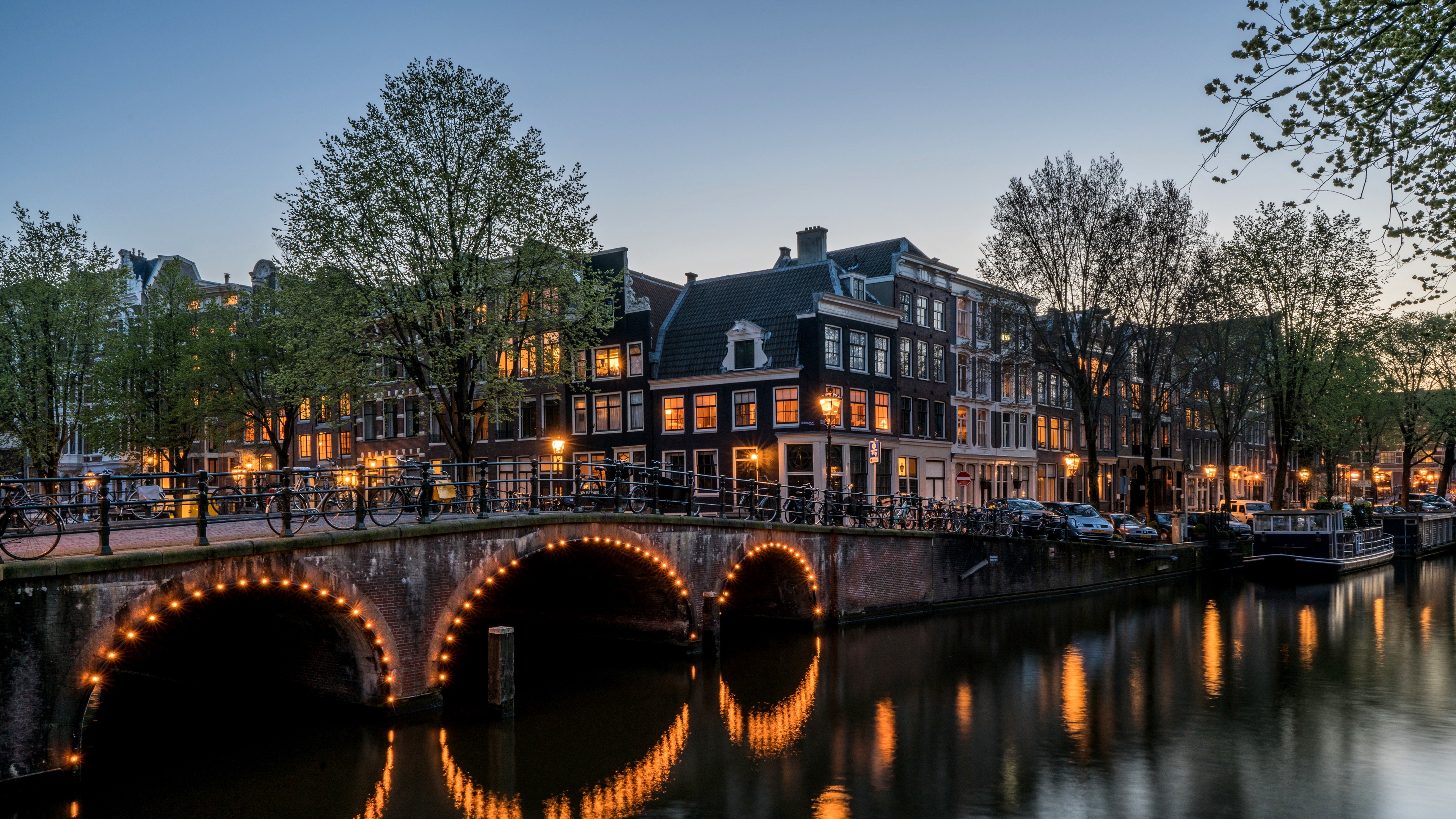 canal buildings bridge amsterdam keizersgracht 4k 1538066402