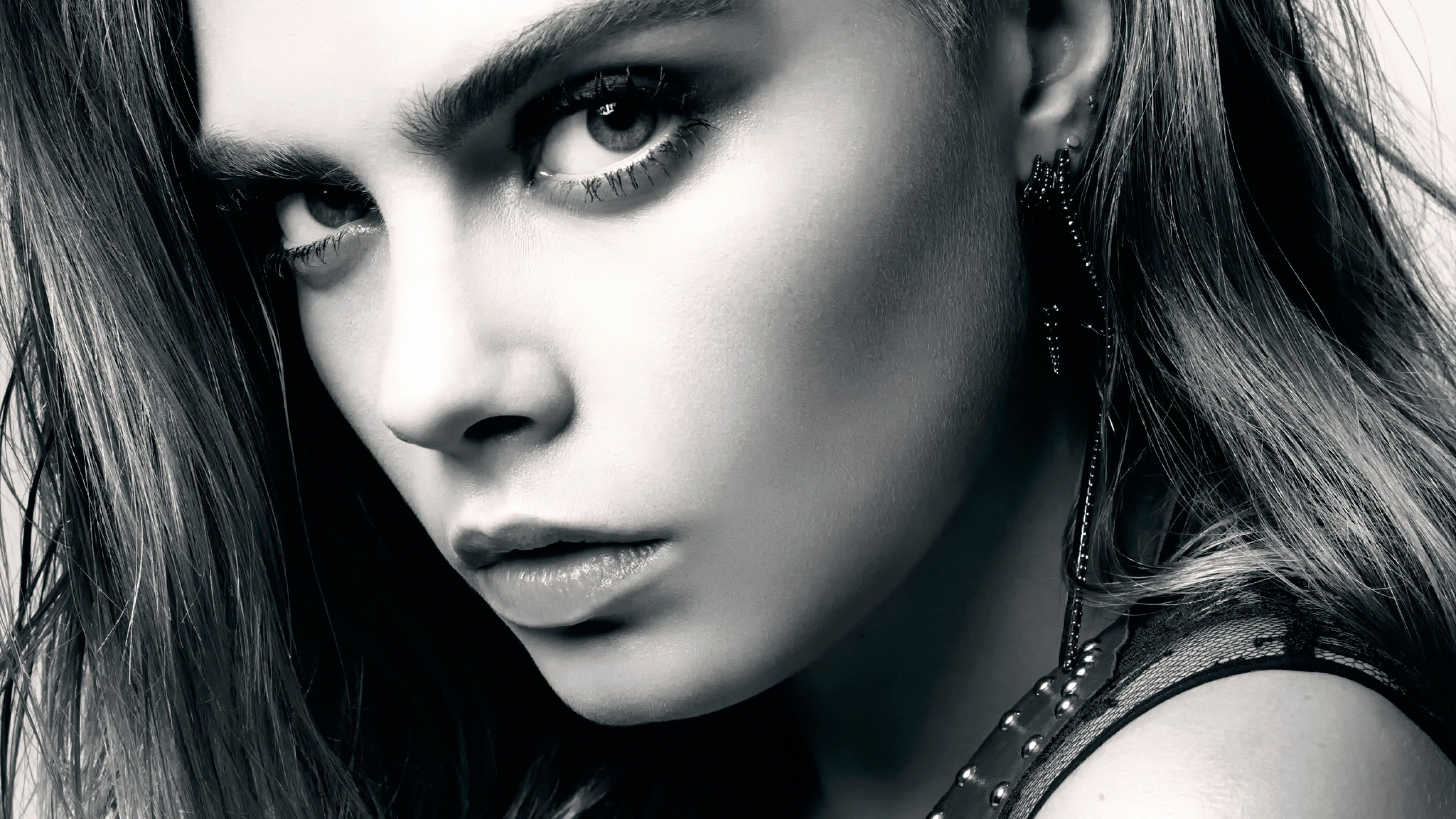 cara delevingne close monochrome 1536857697