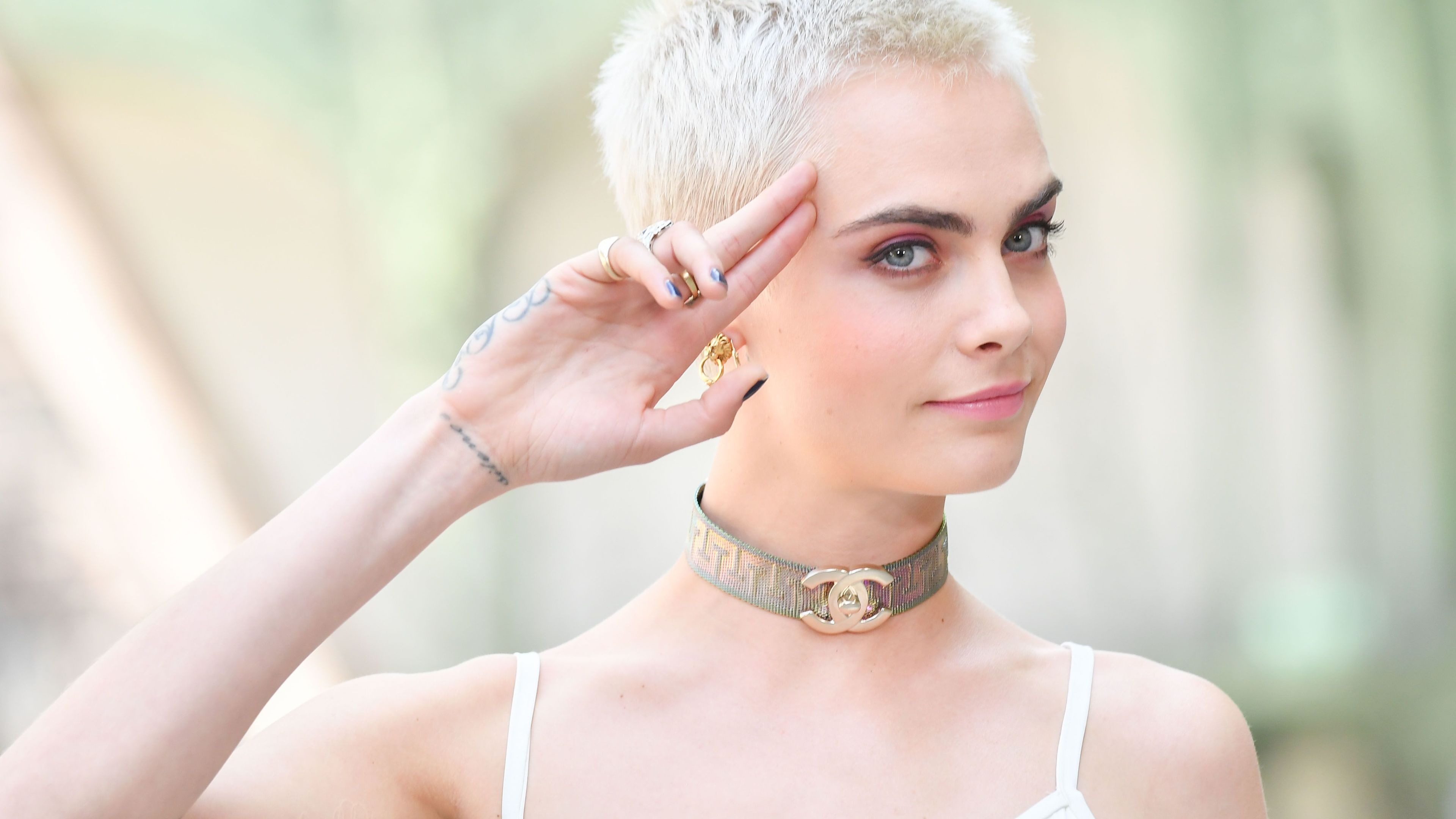 cara delevingne pixie hair cut 1536944669