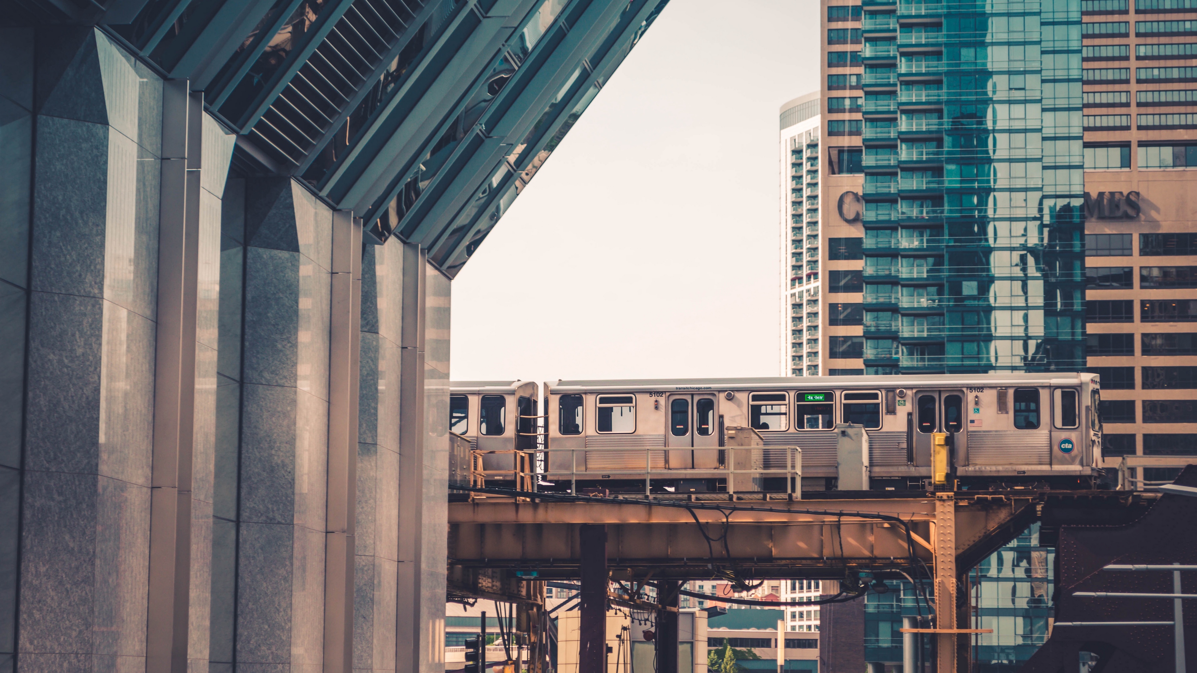 chicago usa train city buildings 4k 1538065060