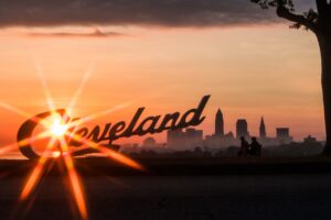 cleveland night city sunset silhouettes inscription sunlight 4k 1538067137