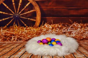 easter eggs nest hay 4k 1538345183