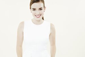 elizabeth henstridge 5k 1536861792