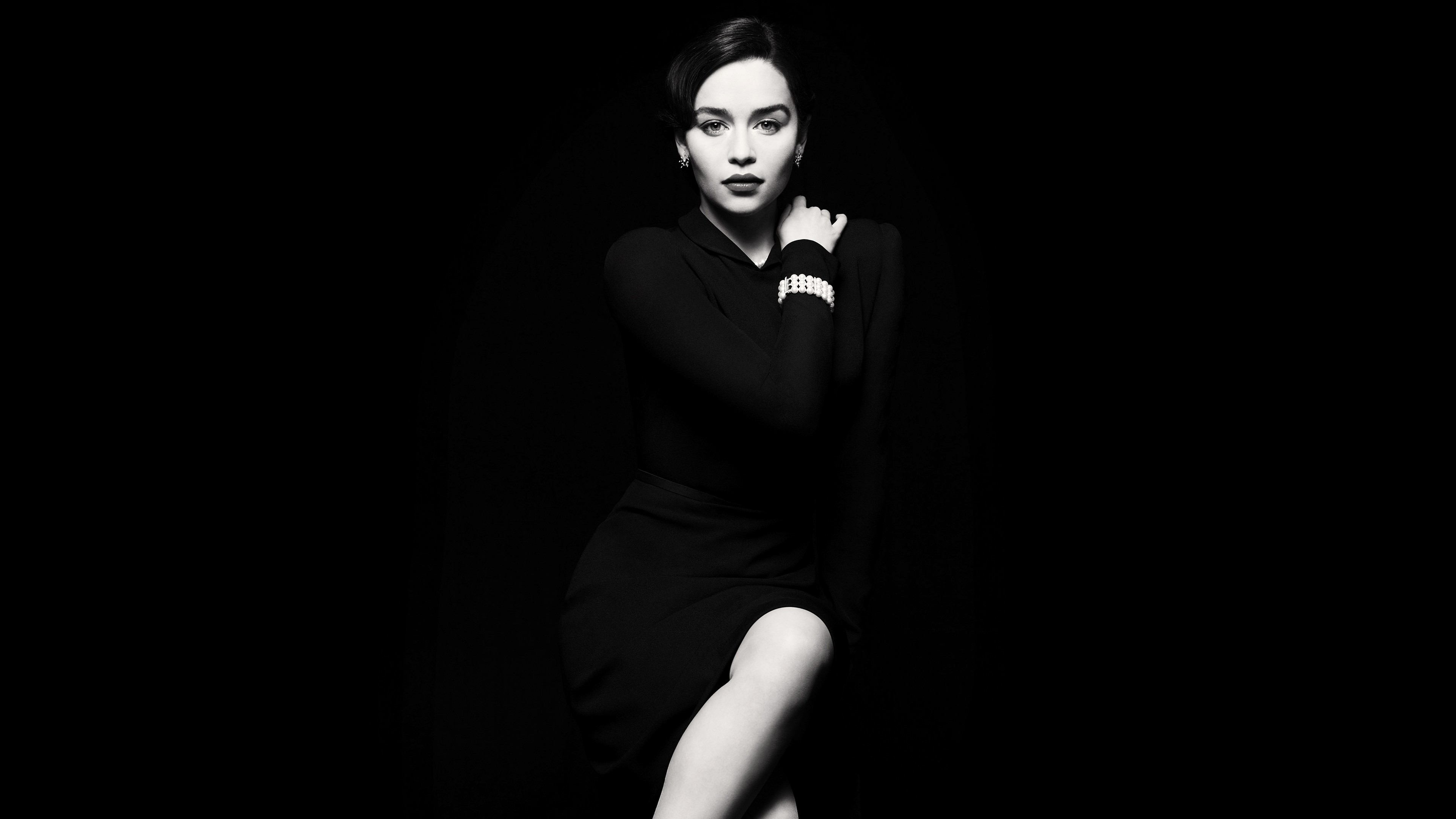 emilia clarke monochrome 1536856850