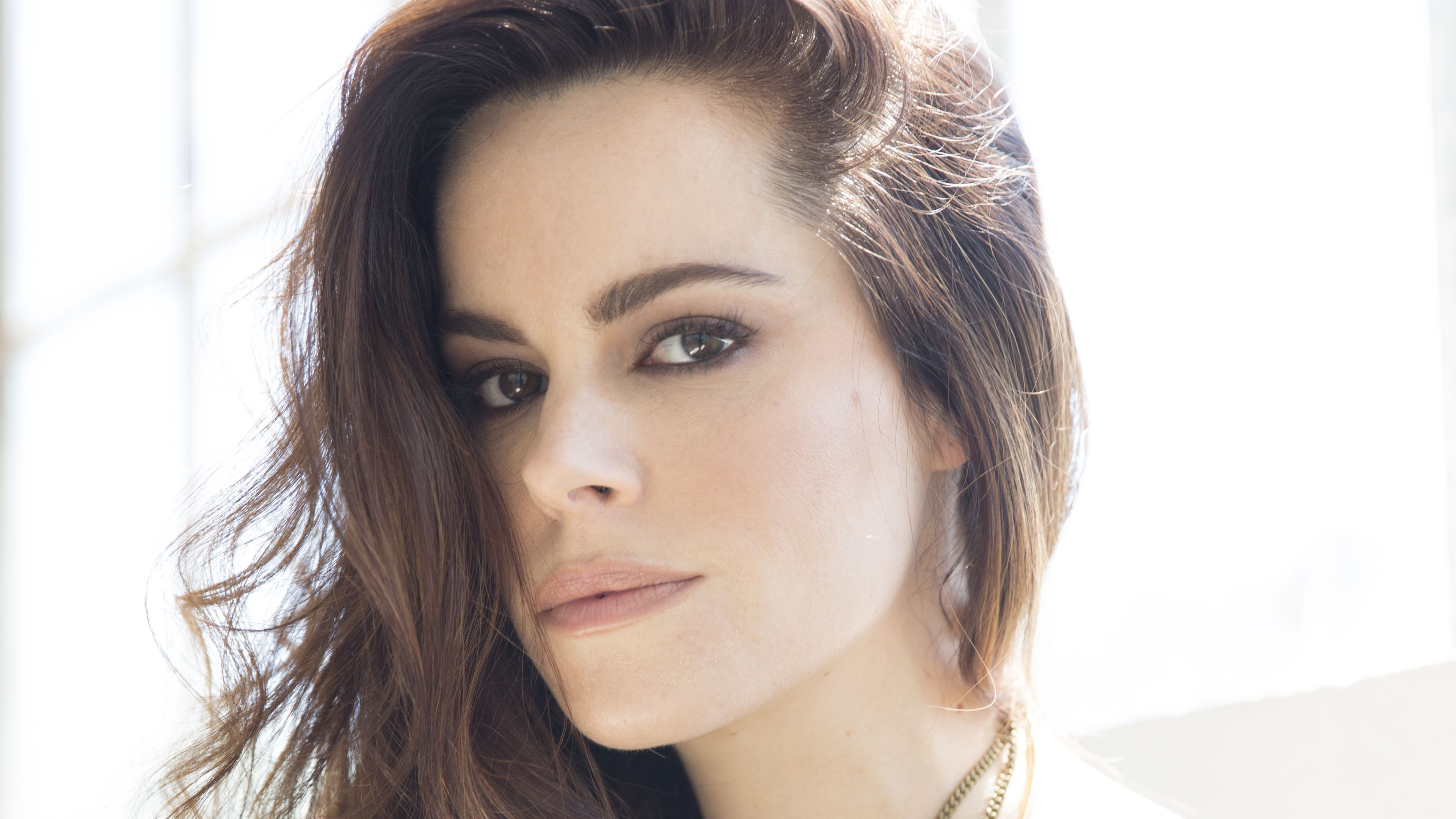 emily hampshire 1536944568