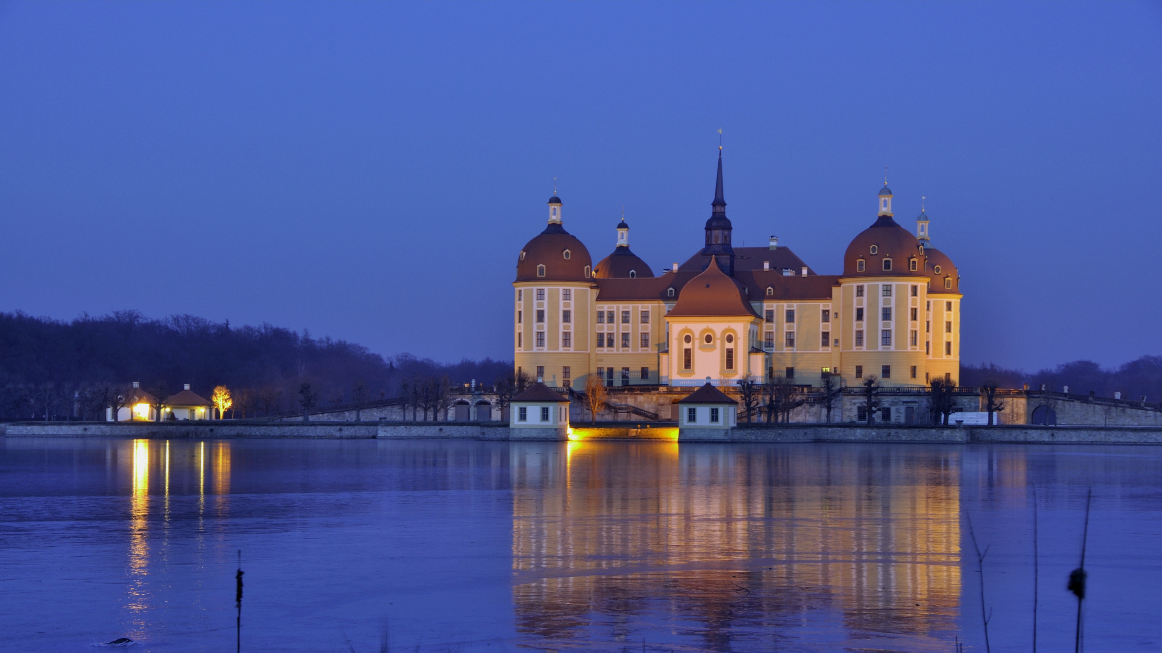 germany saxony moritzburg castle evening lights light water reflection 4k 1538067623