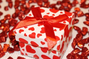 gift box ribbon heart 4k 1538345125