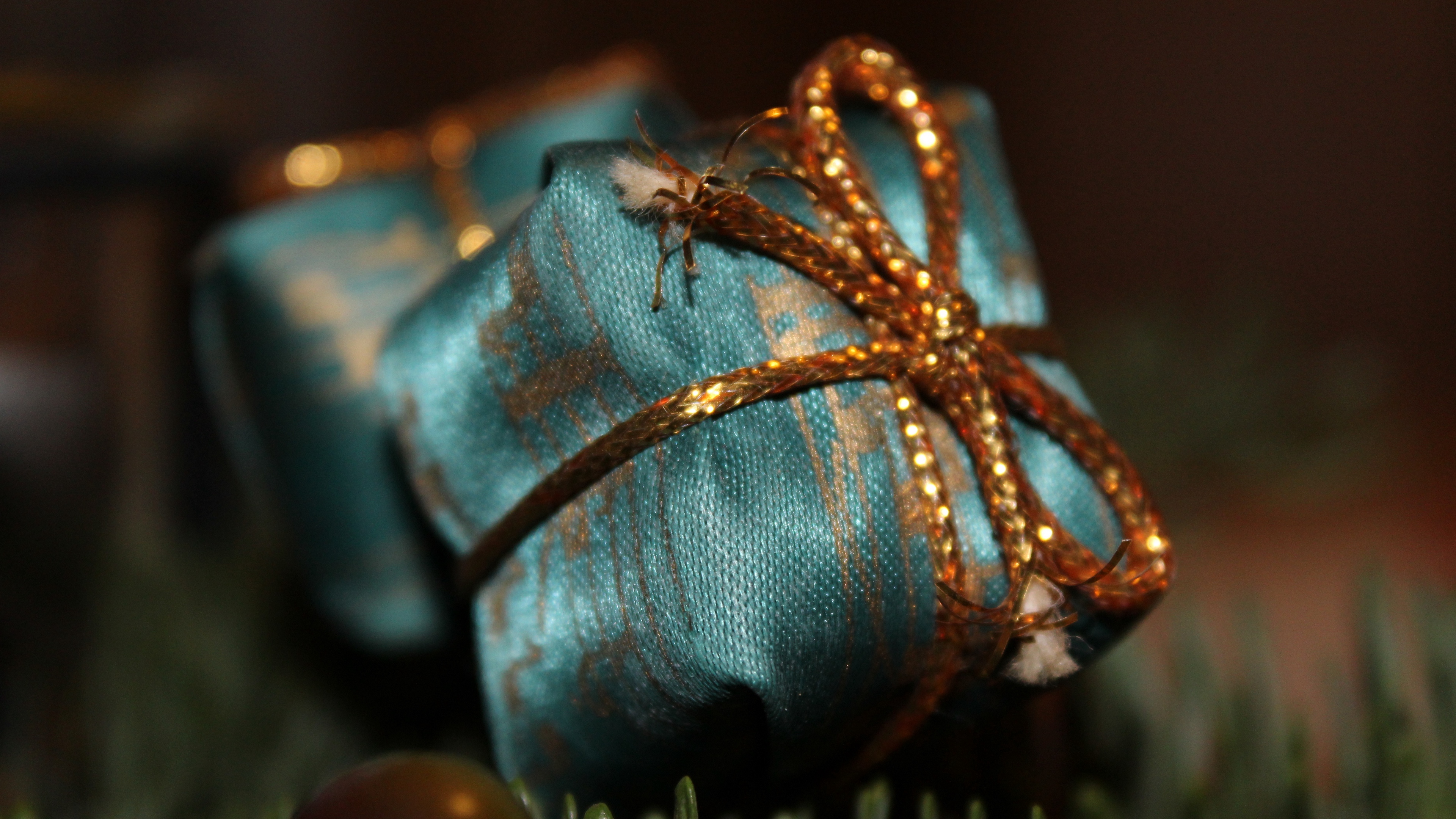 gift wrap ribbon christmas new year 4k 1538344447