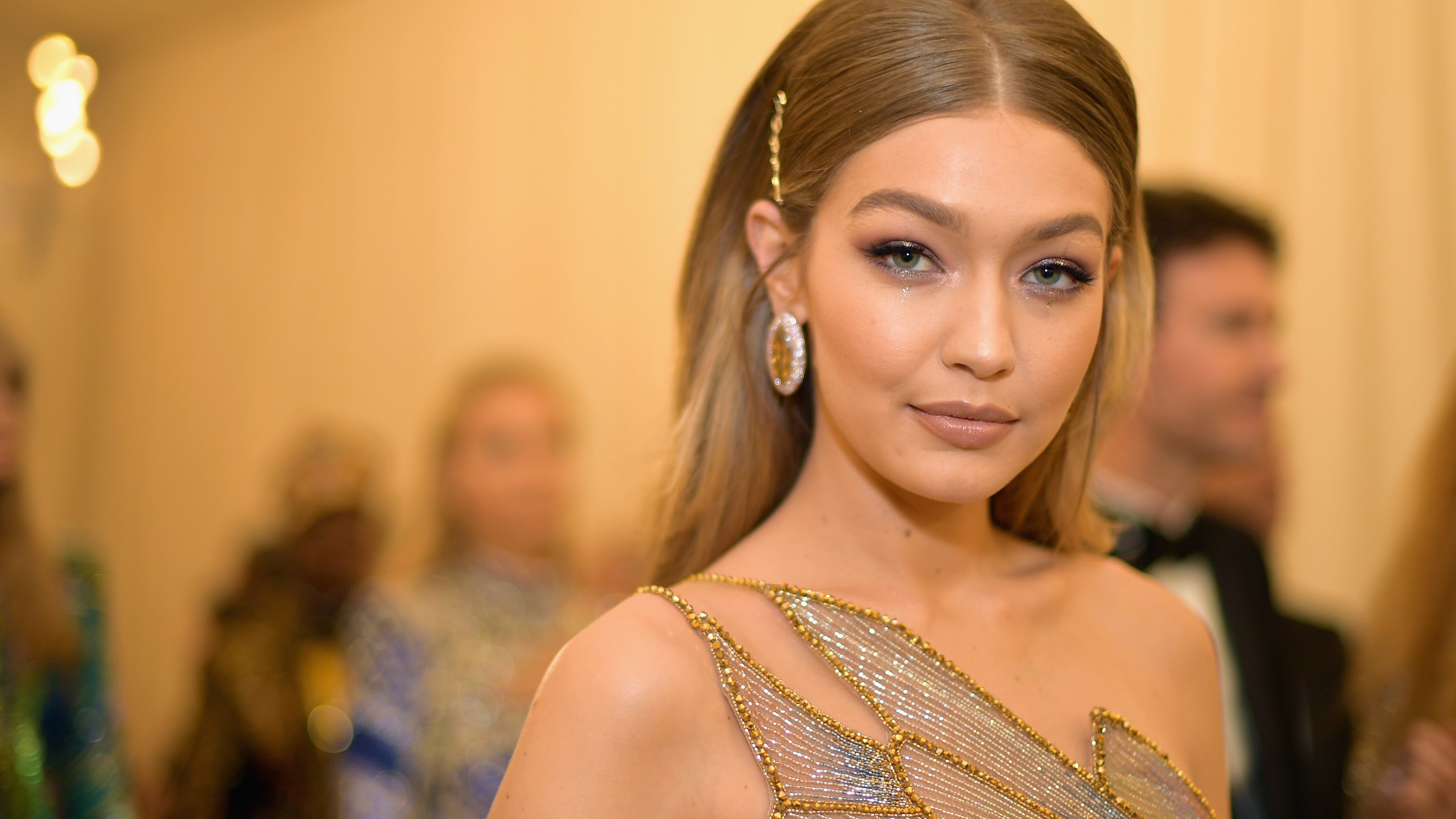 gigi hadid at met gala 2019 1536946912