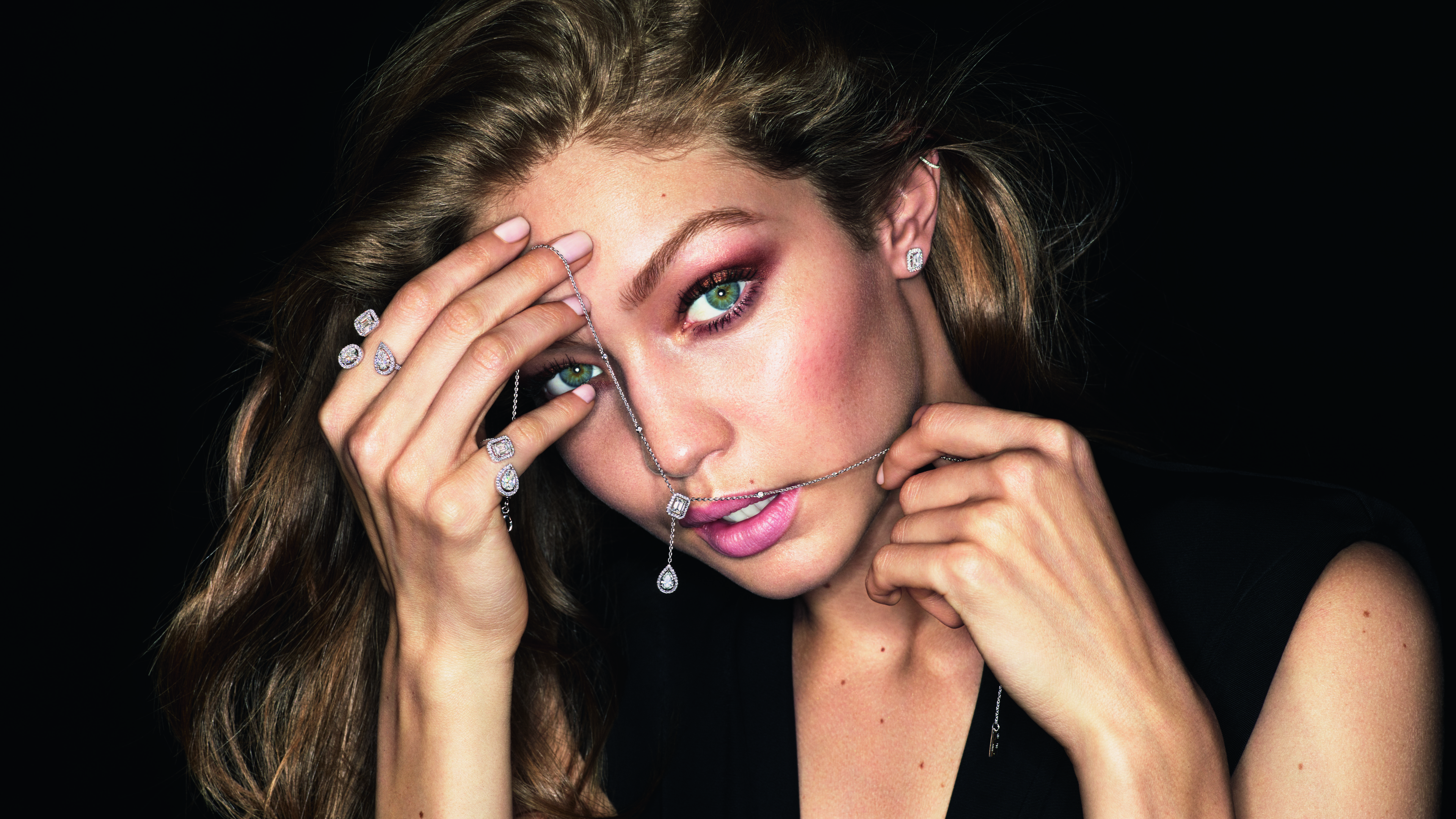 gigi hadid people magazine 8k 1536863258