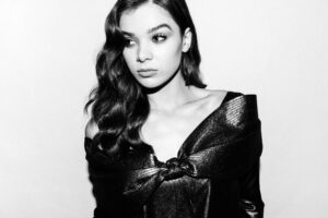 hailee steinfeld monochrome 5k 1536862103