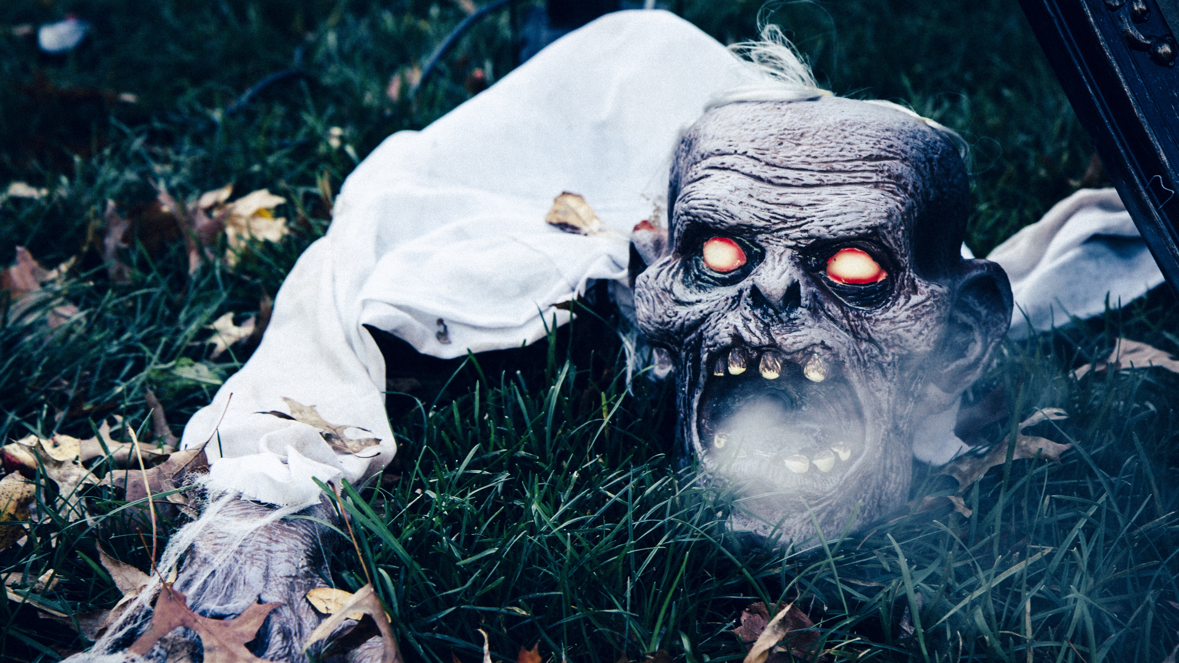 halloween mask scary grass 4k 1538344742