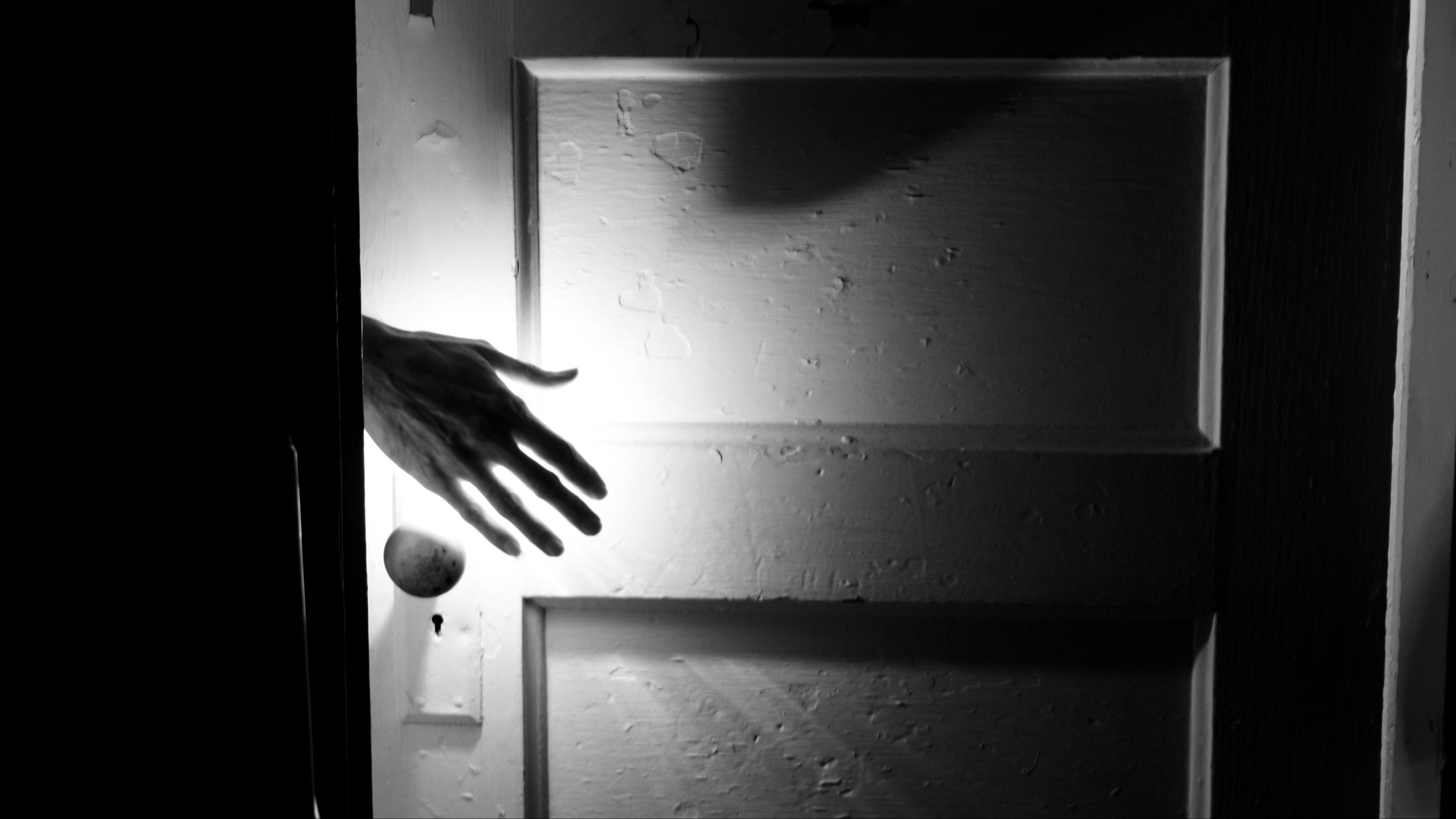 hand door bw light gloomy 4k 1536017767