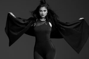 kylie jenner black and white 5k 1536946067