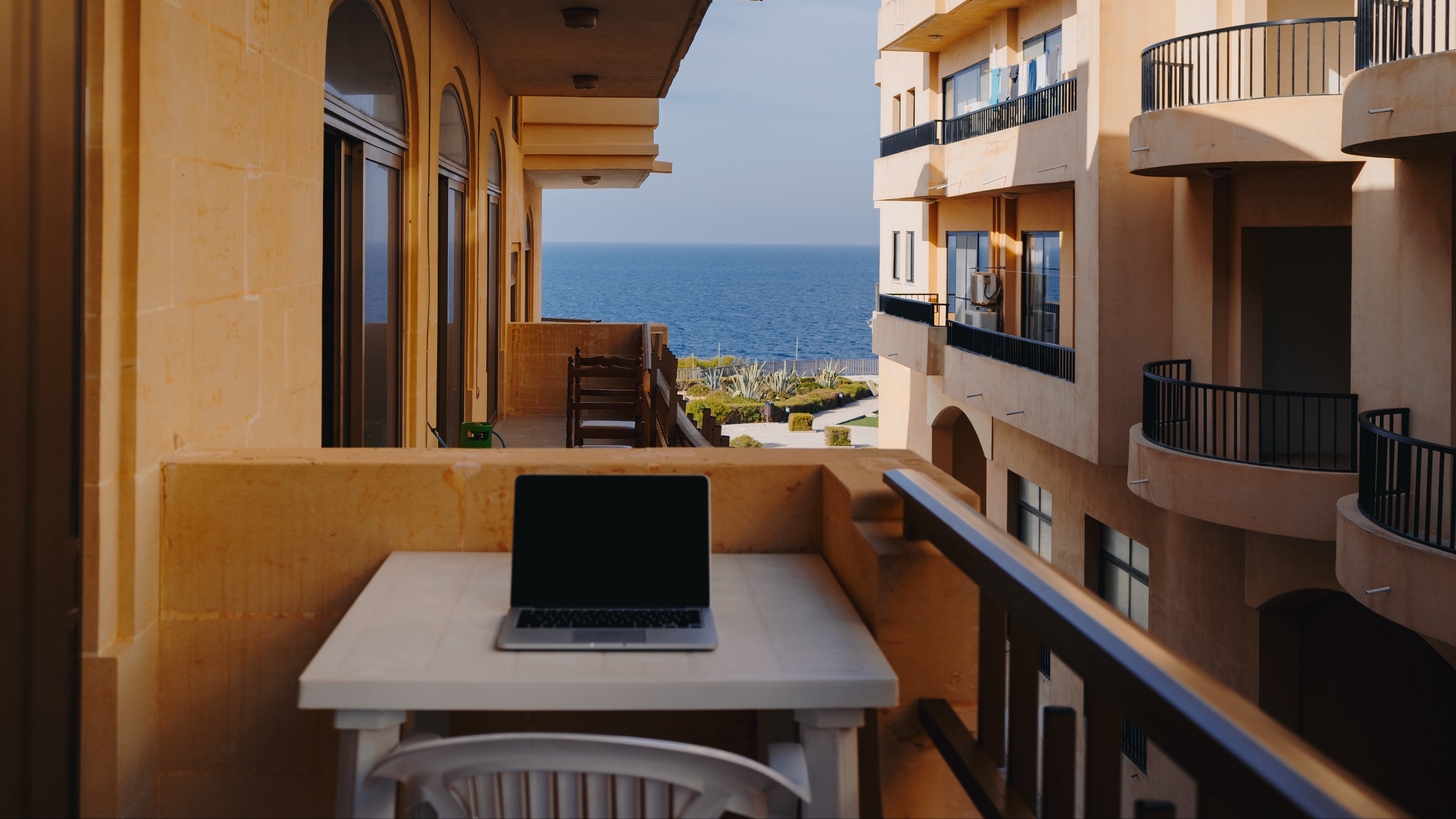 laptop balcony rest work malta 4k 1538066199