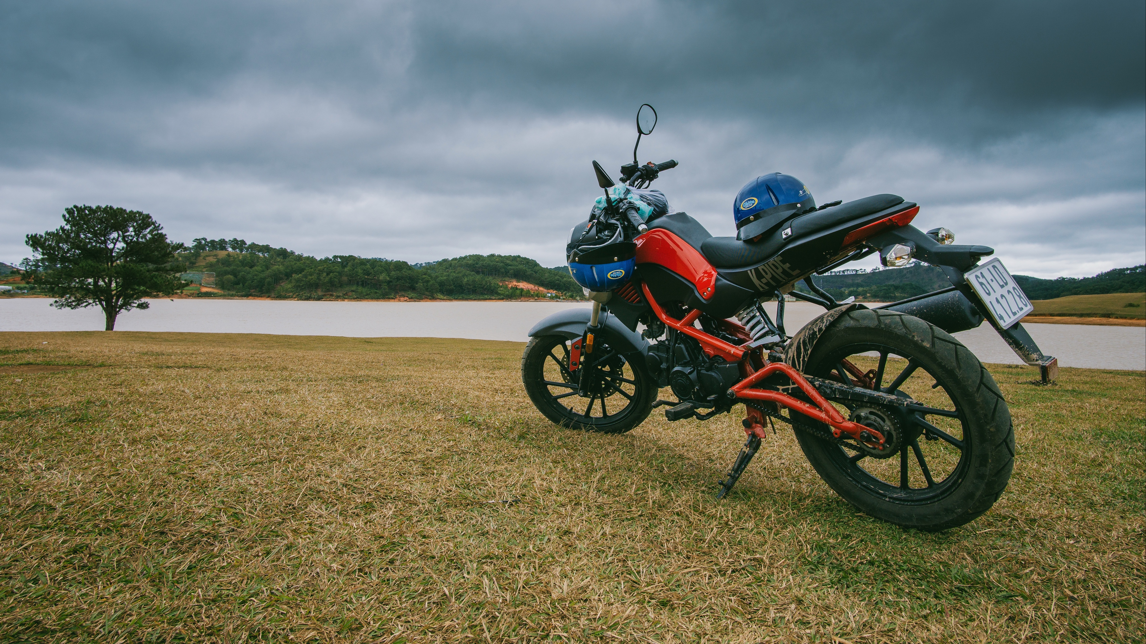 motorcycle side view grass 4k 1536018872