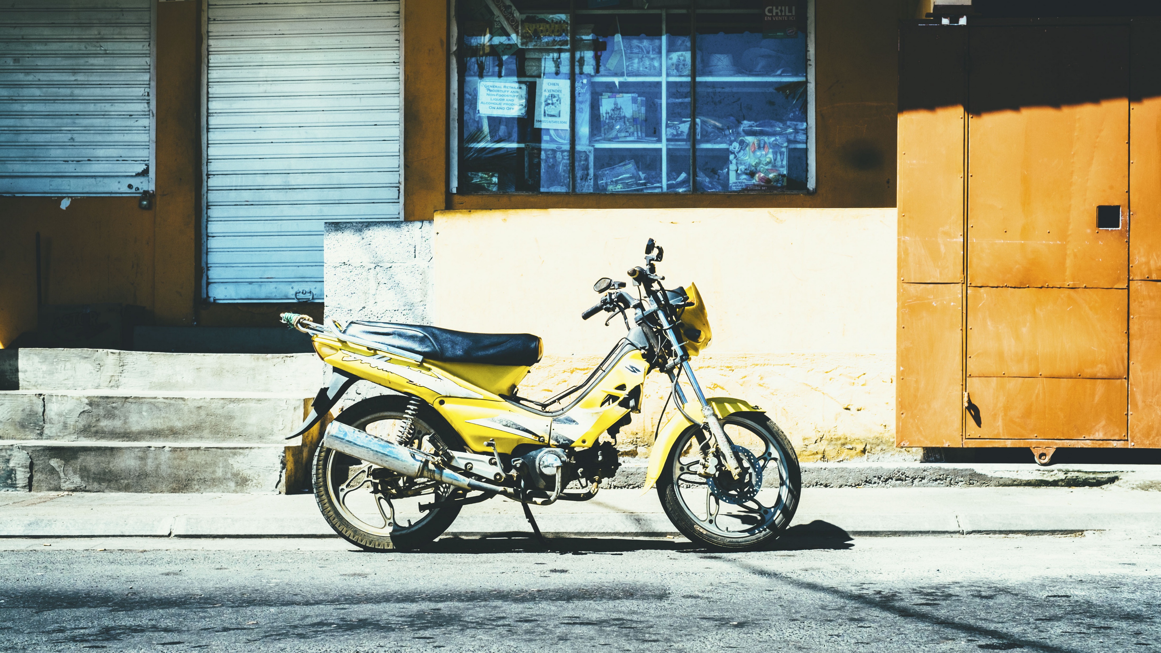 motorcycle street yellow 4k 1536018389