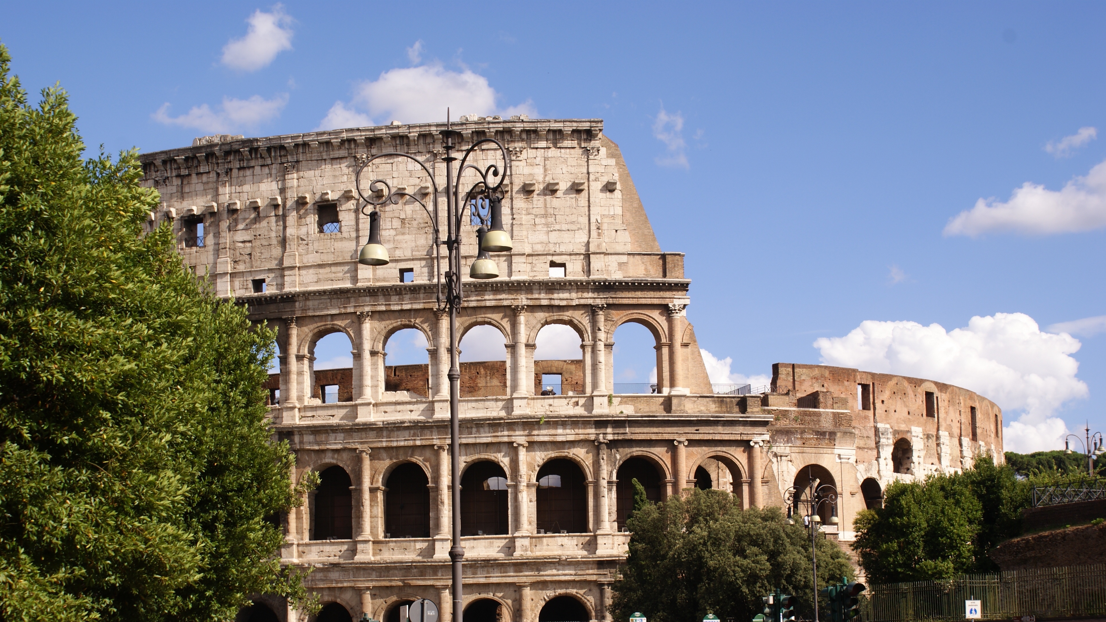 rome italy colosseum city people 4k 1538068459