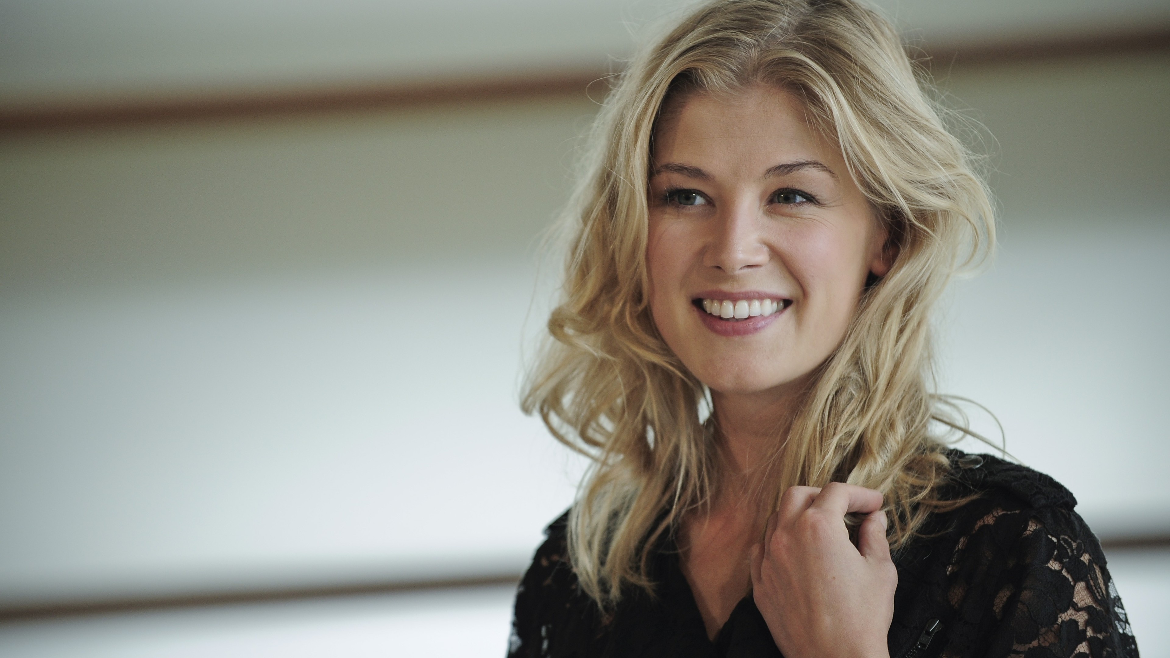 rosamund pike 1536858907