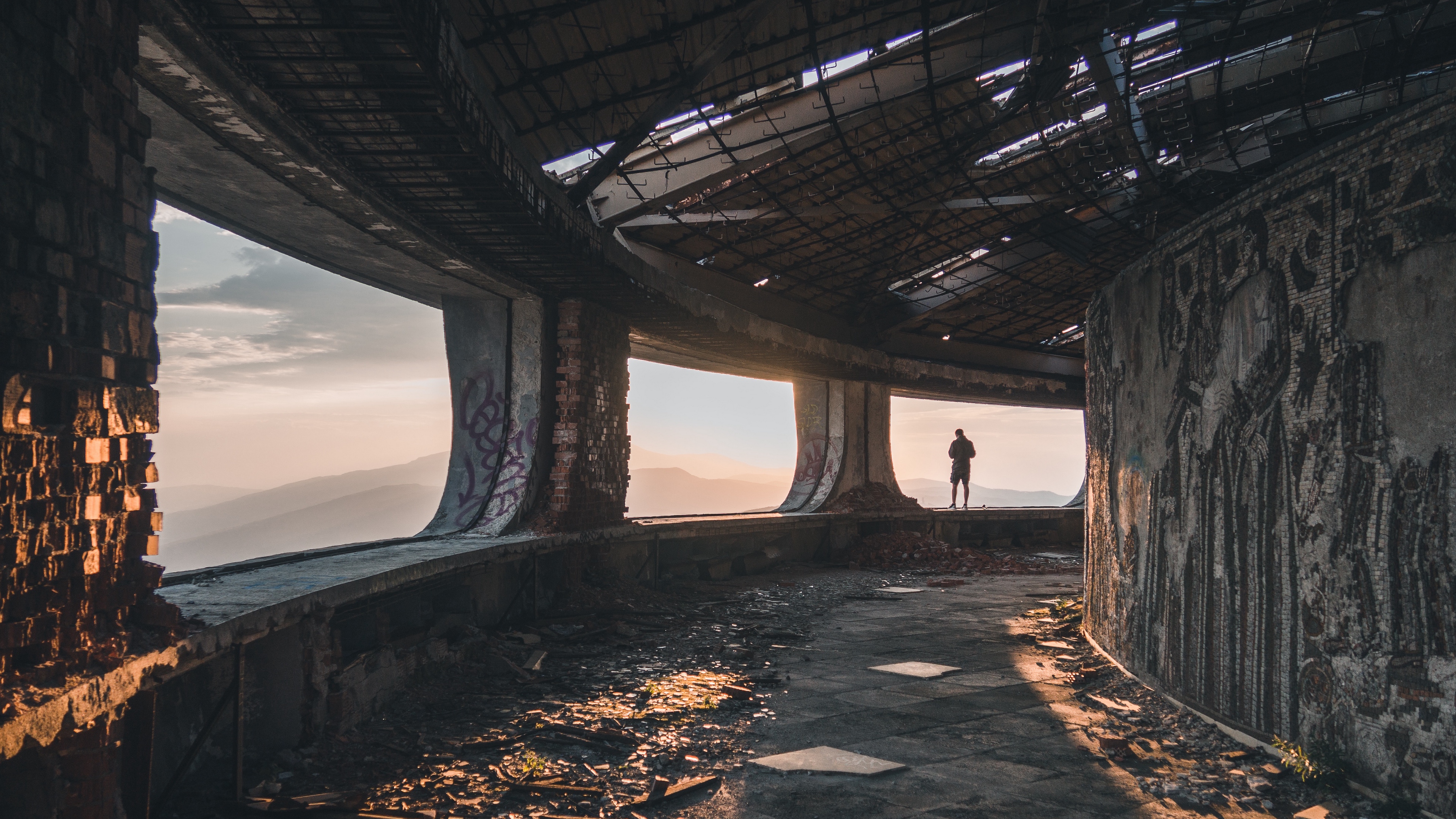 ruins man loneliness buzludzha bulgaria 4k 1538068449