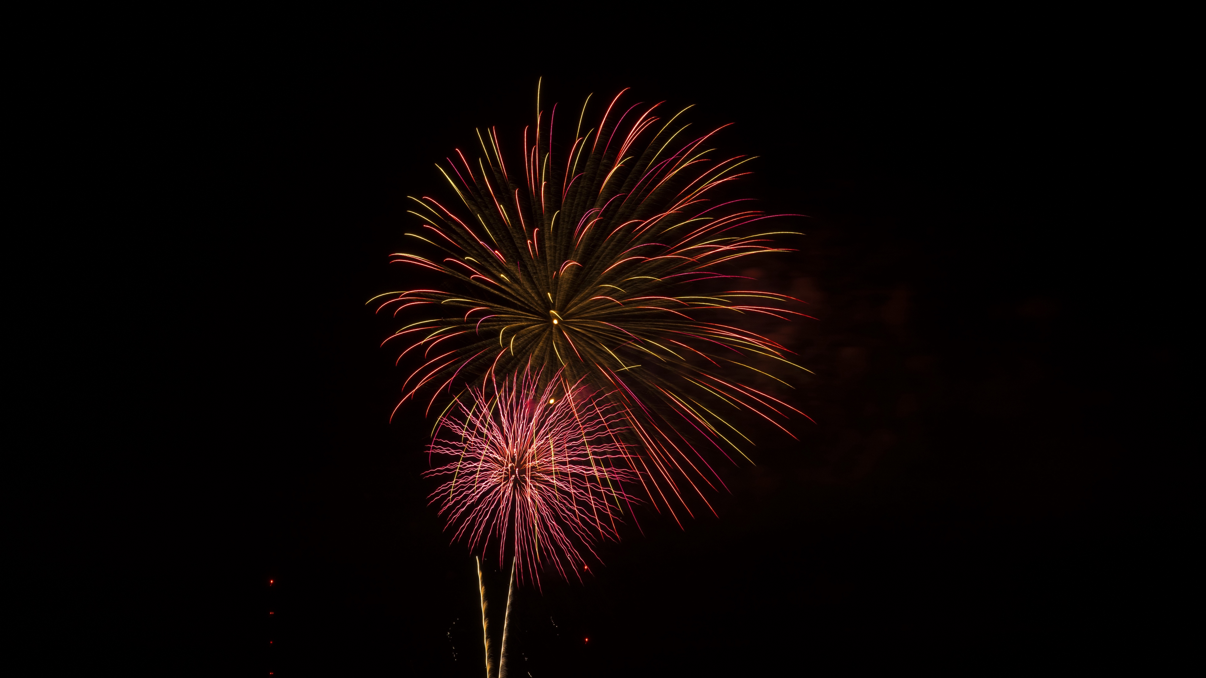 salute fireworks celebration rays sparks 4k 1538345127