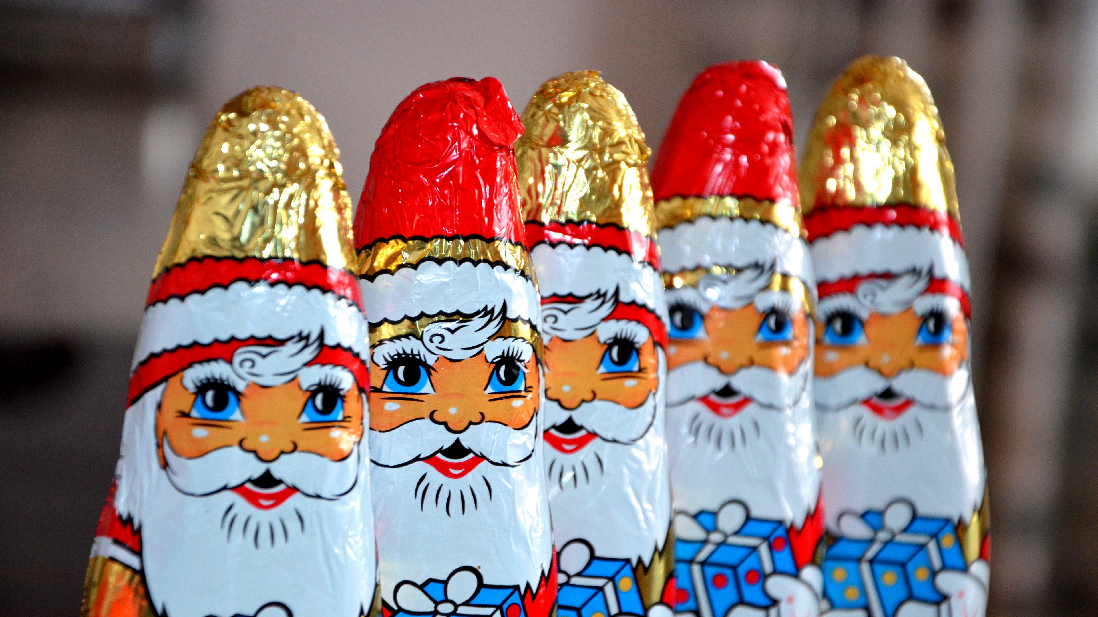 santa claus chocolates candy 4k 1538344919