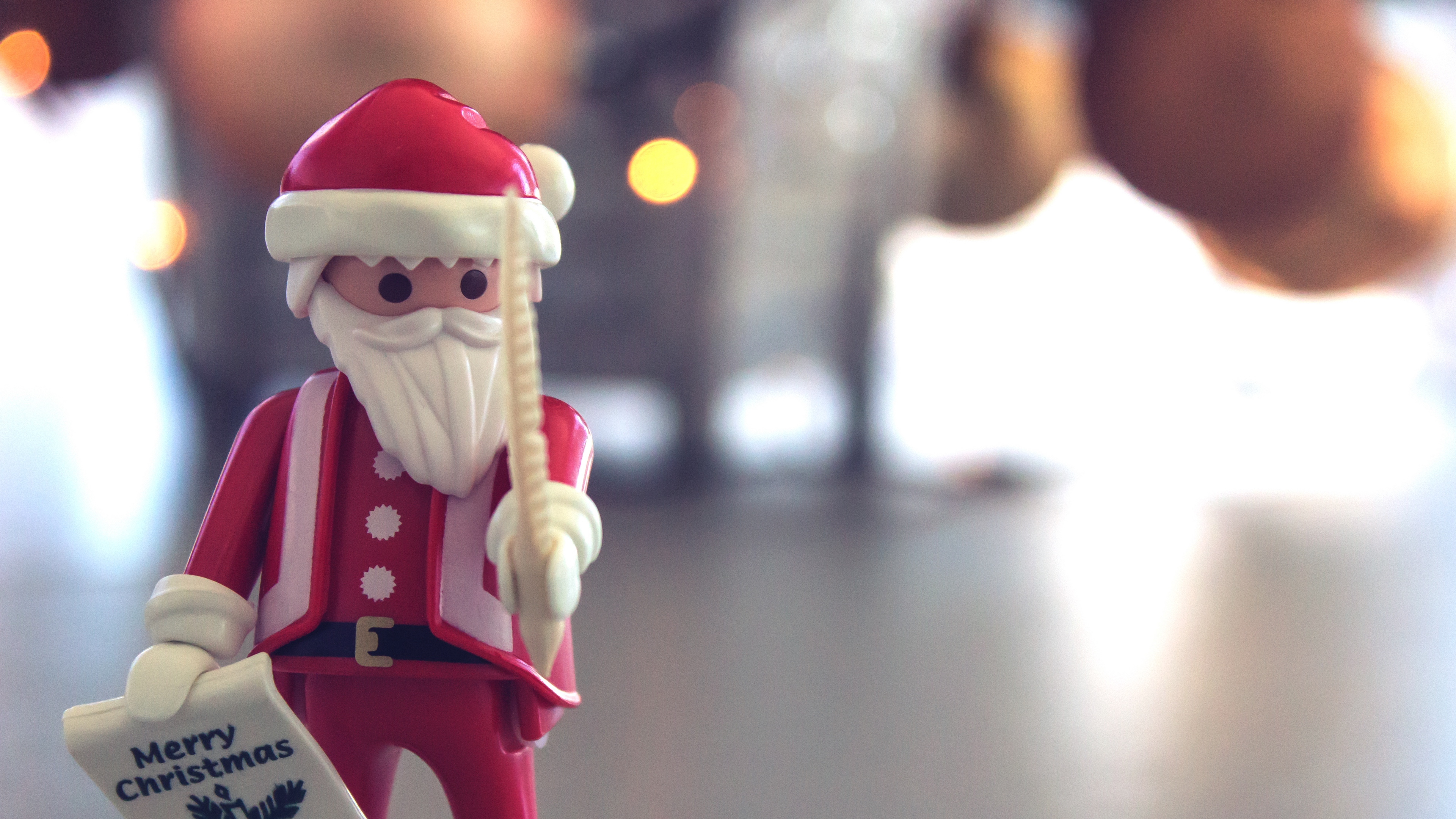 santa claus christmas toy blur glare 4k 1538344914