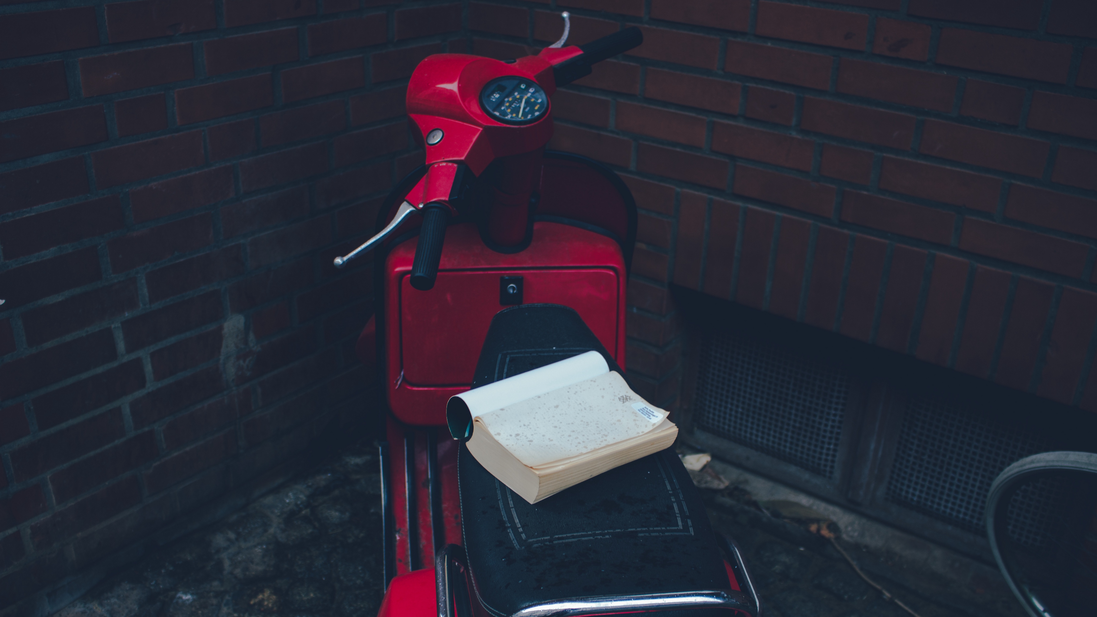 scooter moped book 4k 1536018842