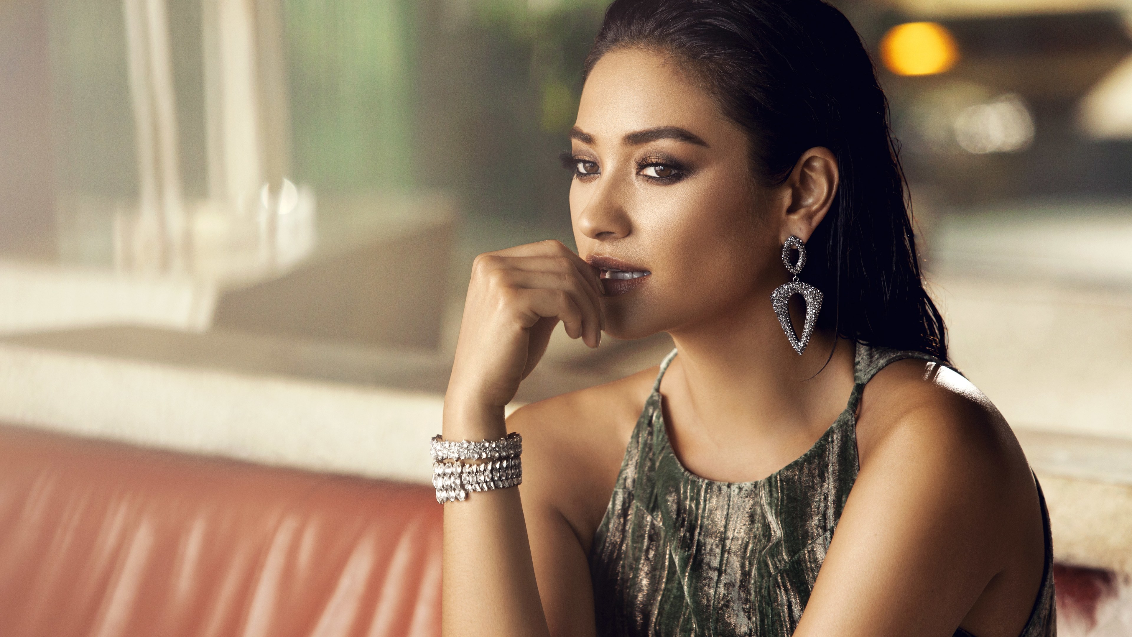 shay mitchell 5k 1536857530