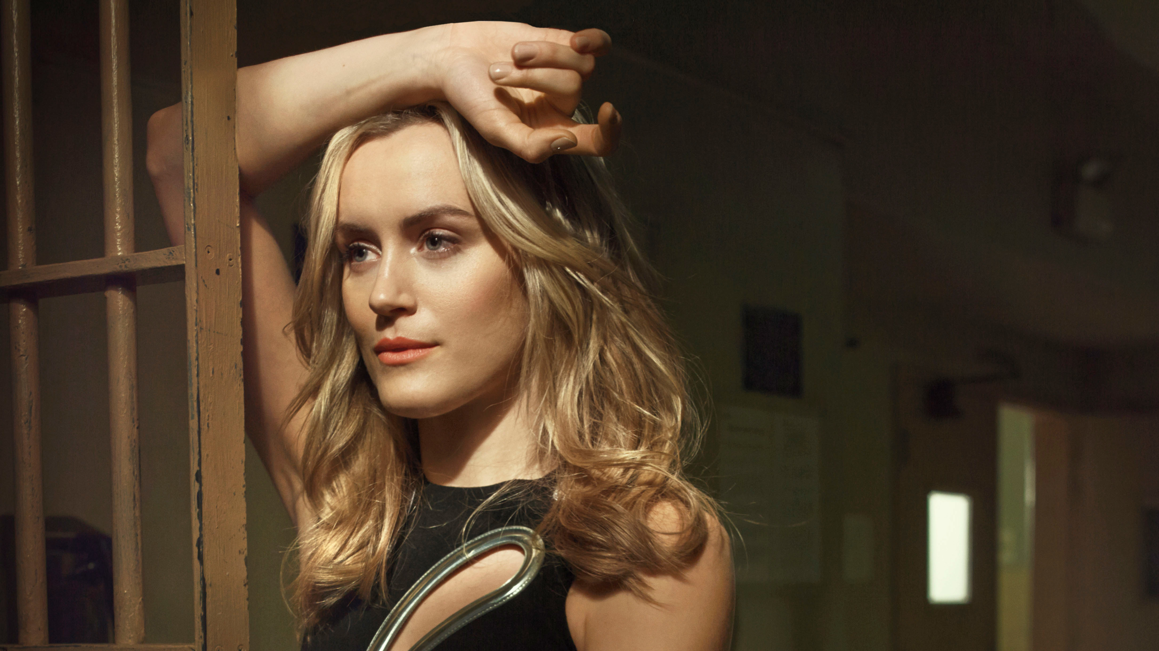 taylor schilling elle 2019 1536951569