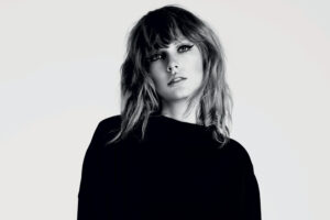 taylor swift monochrome 5k 1536950653