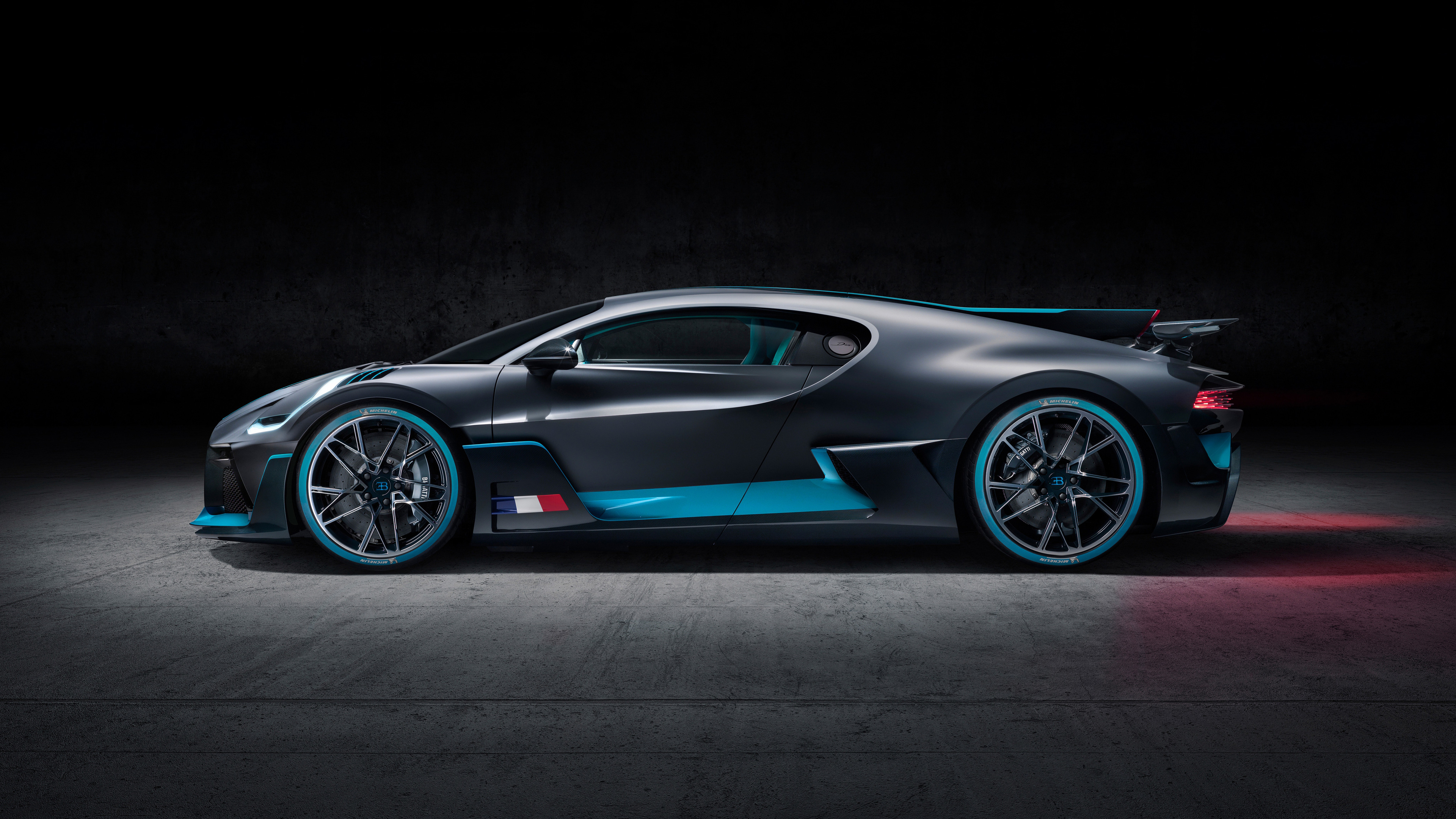 2018 bugatti divo side view 1539114002