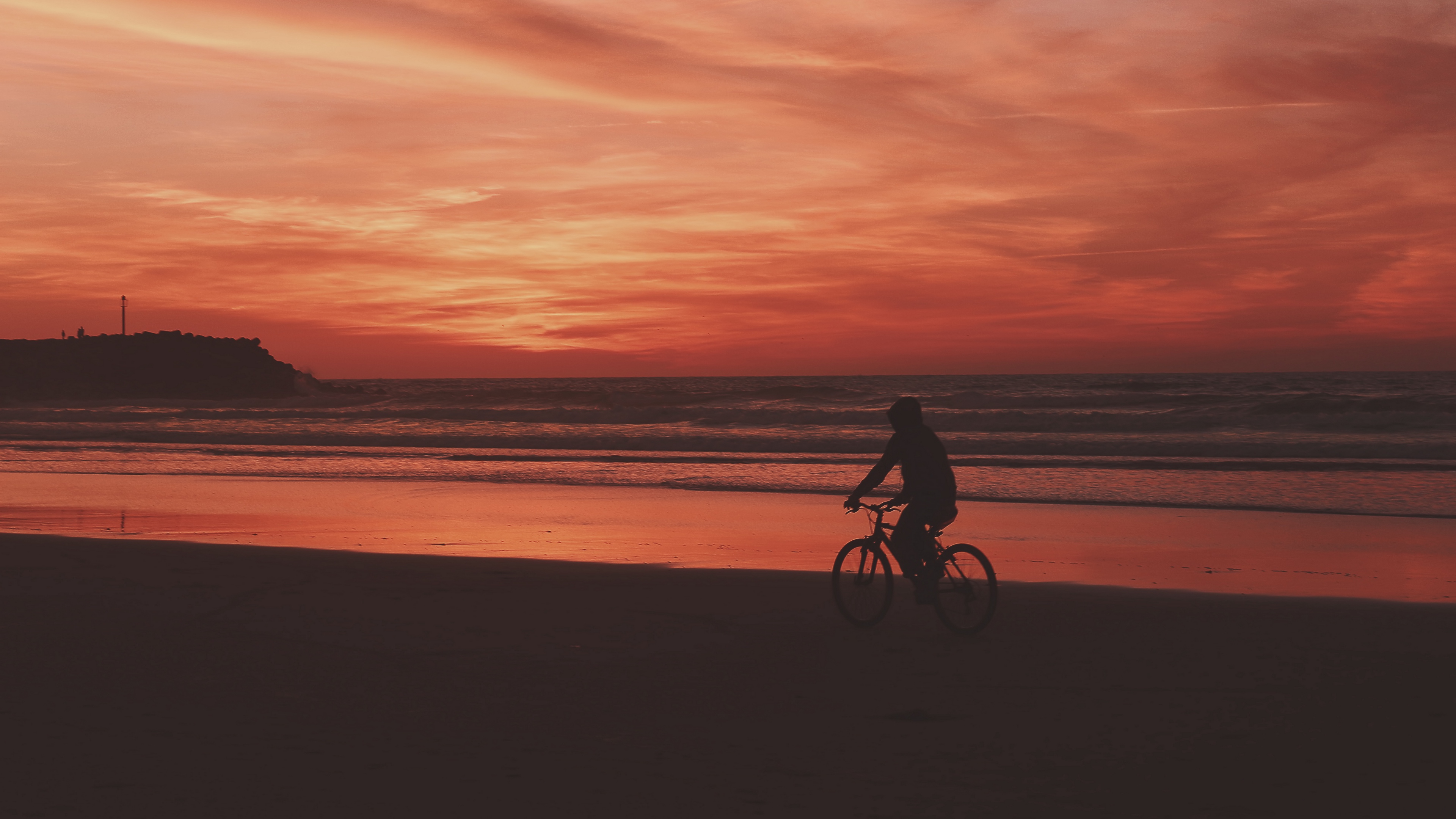 bicyclist sea shore sunset 4k 1540574500