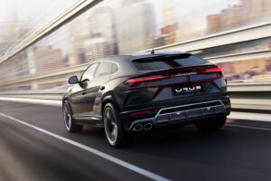 black lamborghini urus rear side 2018 1539108501