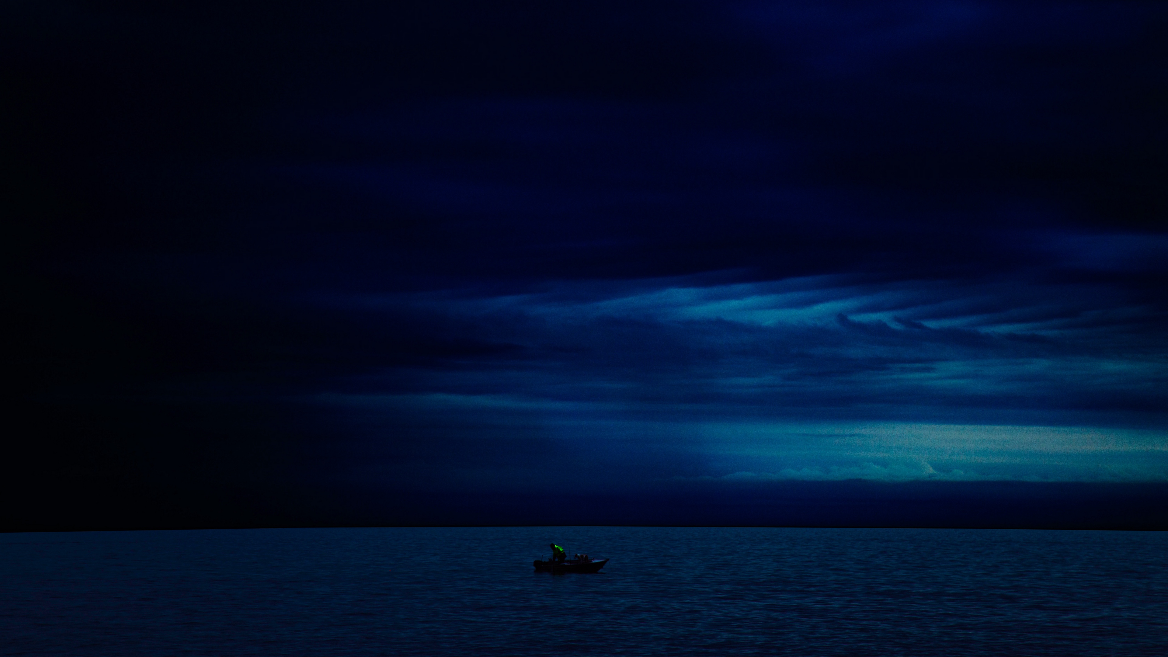 boat night horizon dark 4k 1540575549