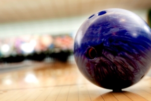 bowling ball blurred background 4k 1540062138