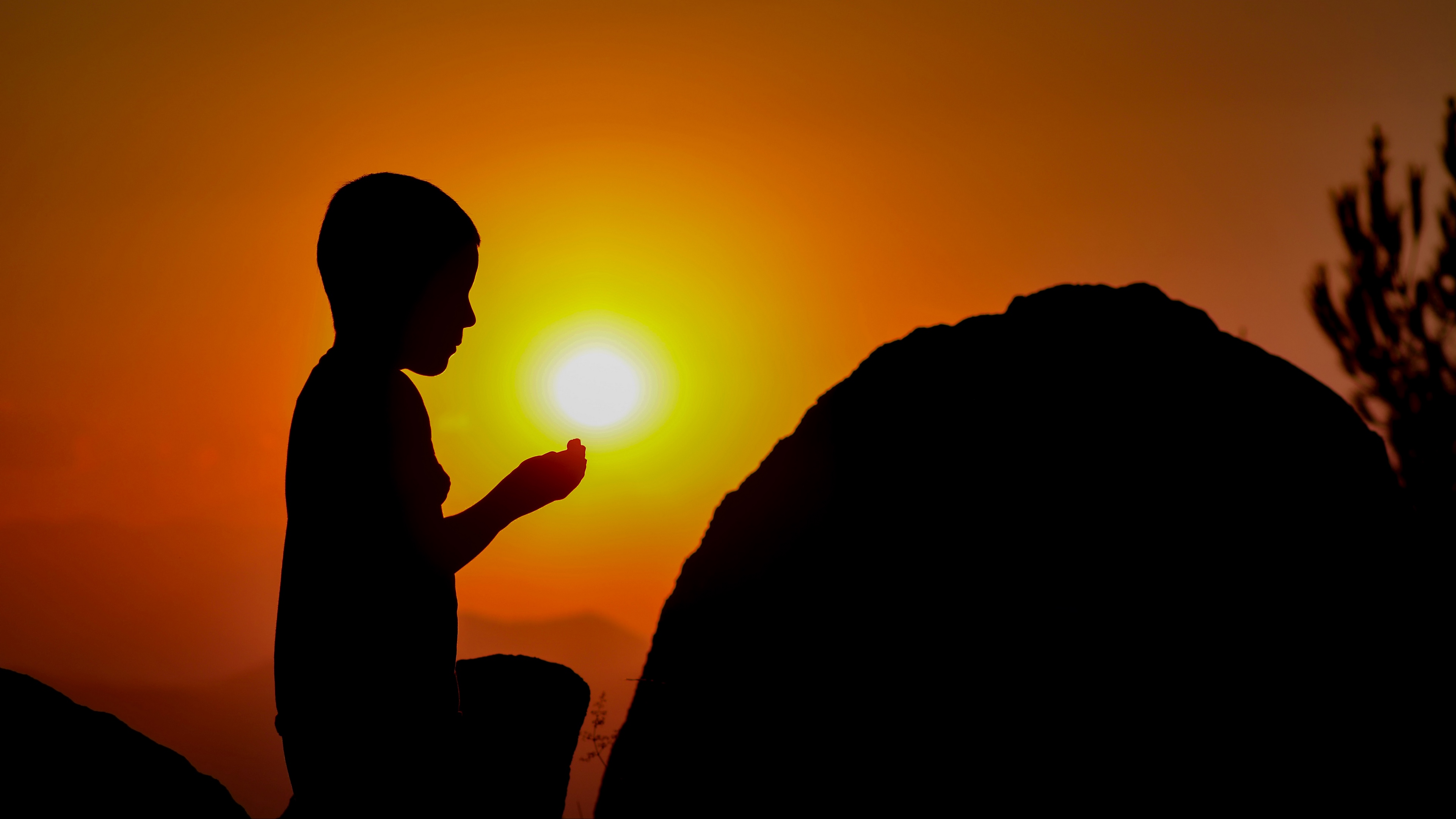 child prayer silhouette 4k 1540575386