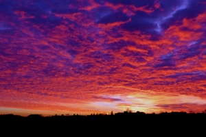 clouds sunset horizon sky porous 4k 1540145820