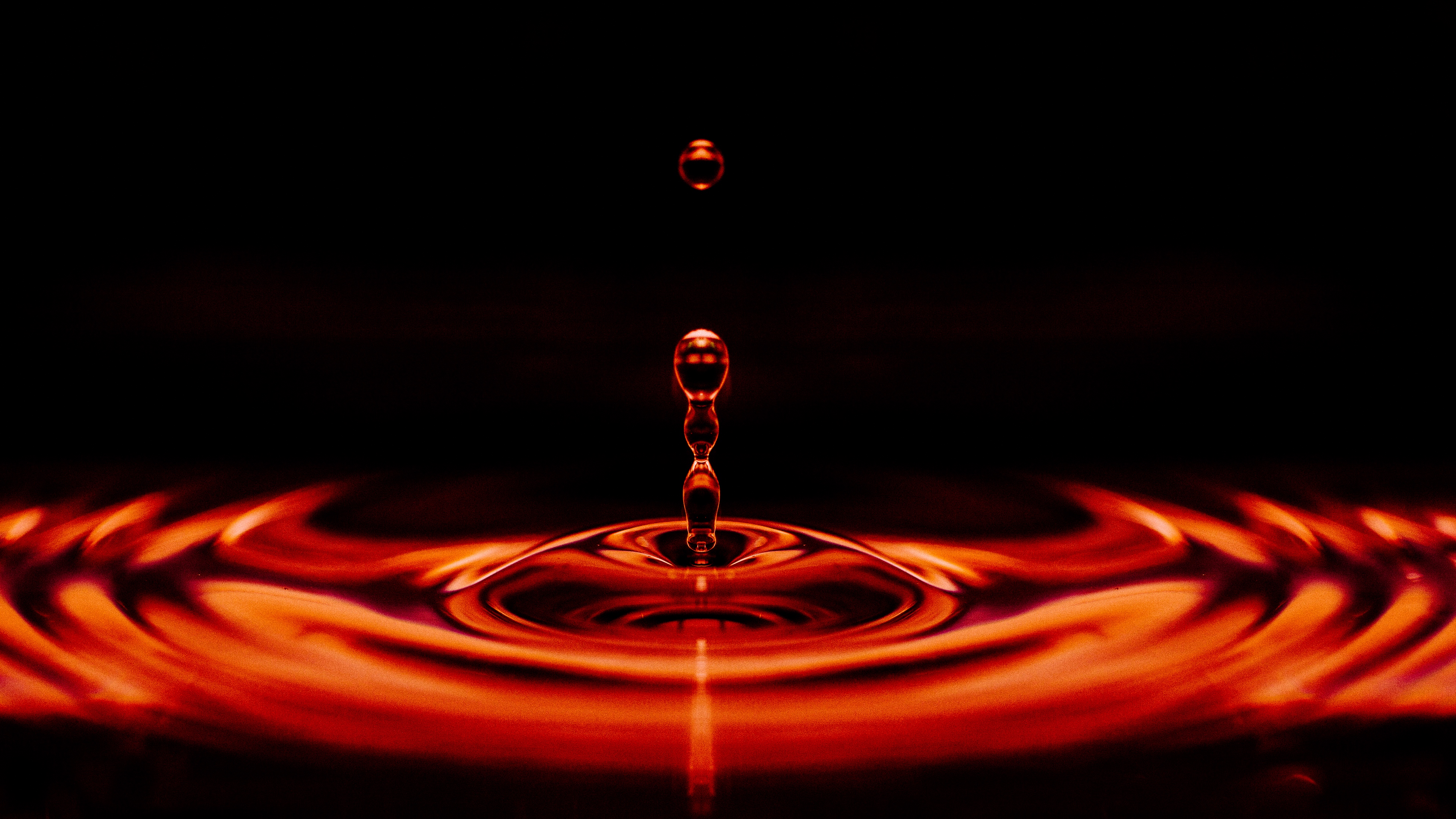 drop liquid closeup red 4k 1540576361