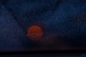 flare bokeh drop closeup dark 4k 1540576326